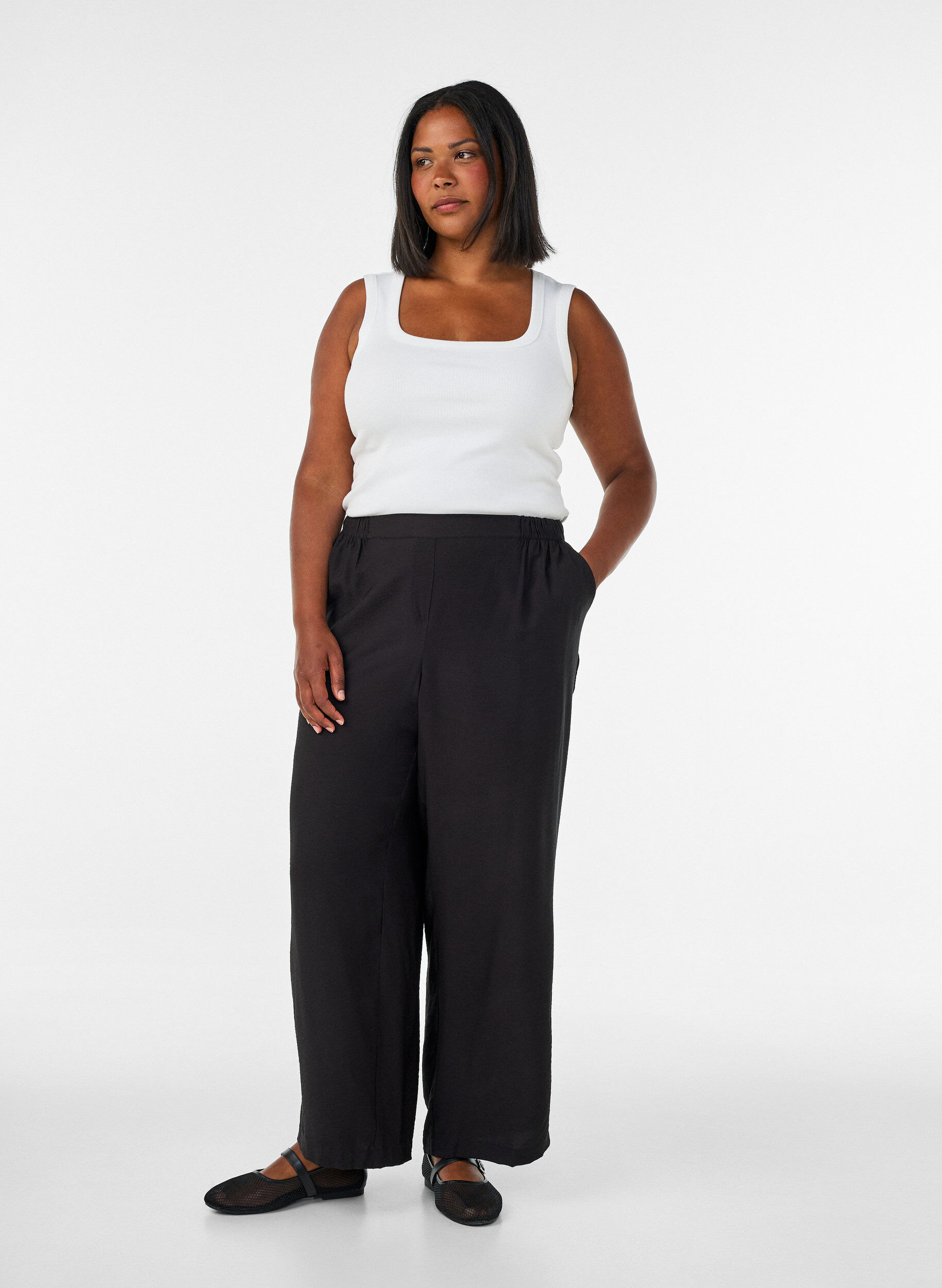 ZizziViskosehose mit elastischem Bund und geraden Beinen, Schwarz, Model image number 0