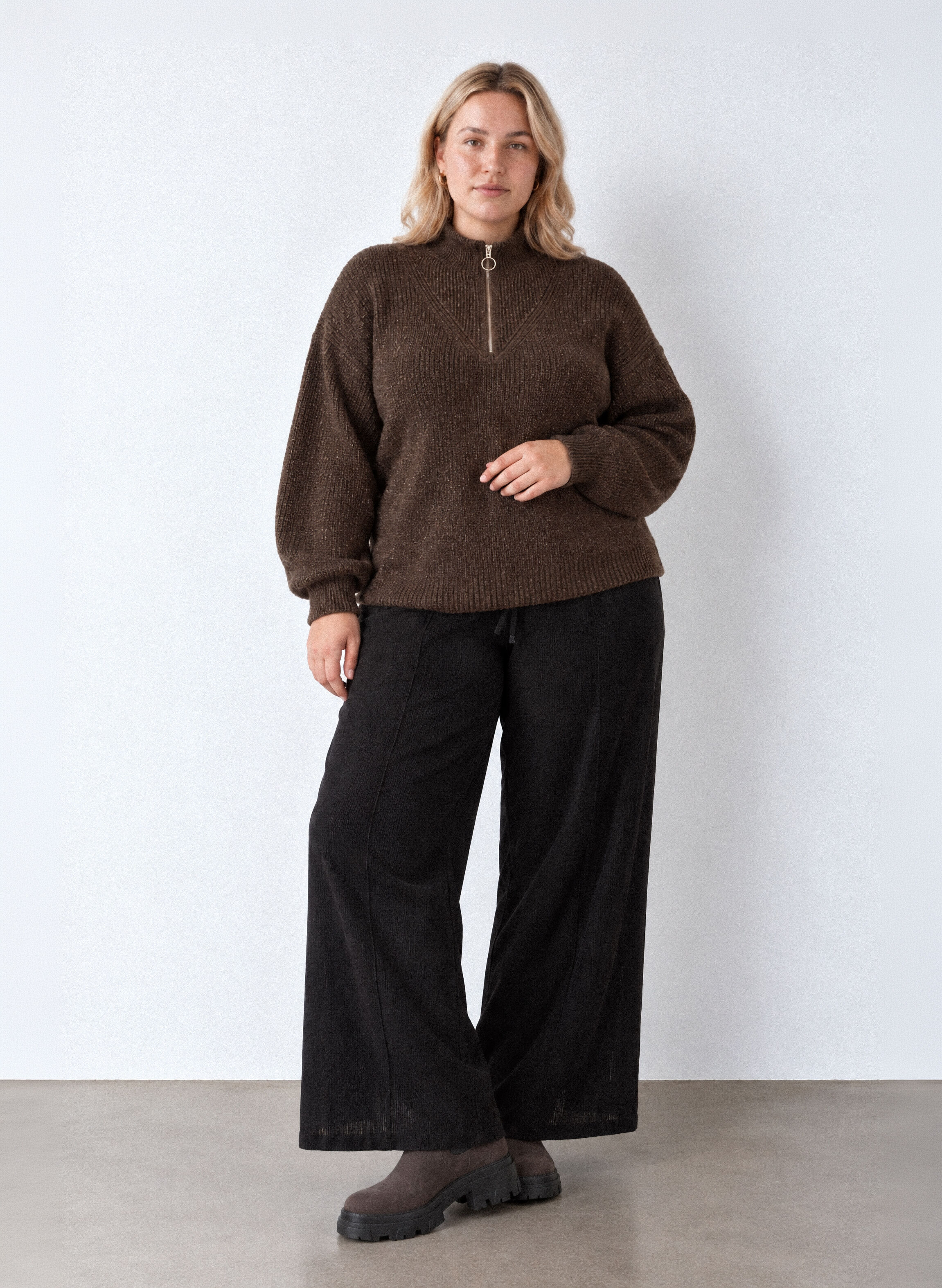 L&auml;ssige Eleganz in Erdt&ouml;nen, , Model