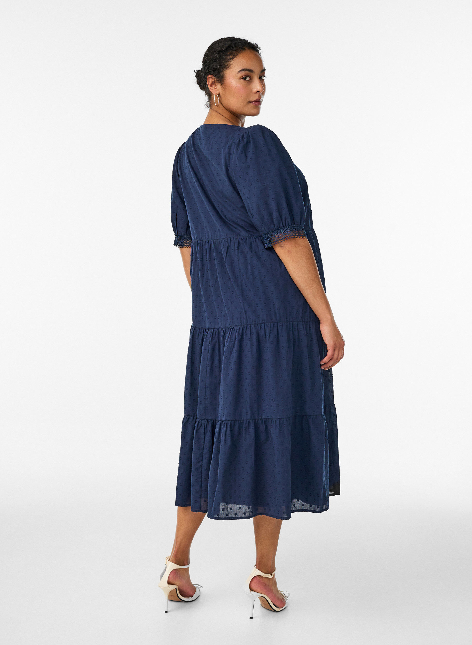 Zizzi Midikleid aus strukturierter Baumwolle mit H&auml;keldetails, Blau, Model image number 1