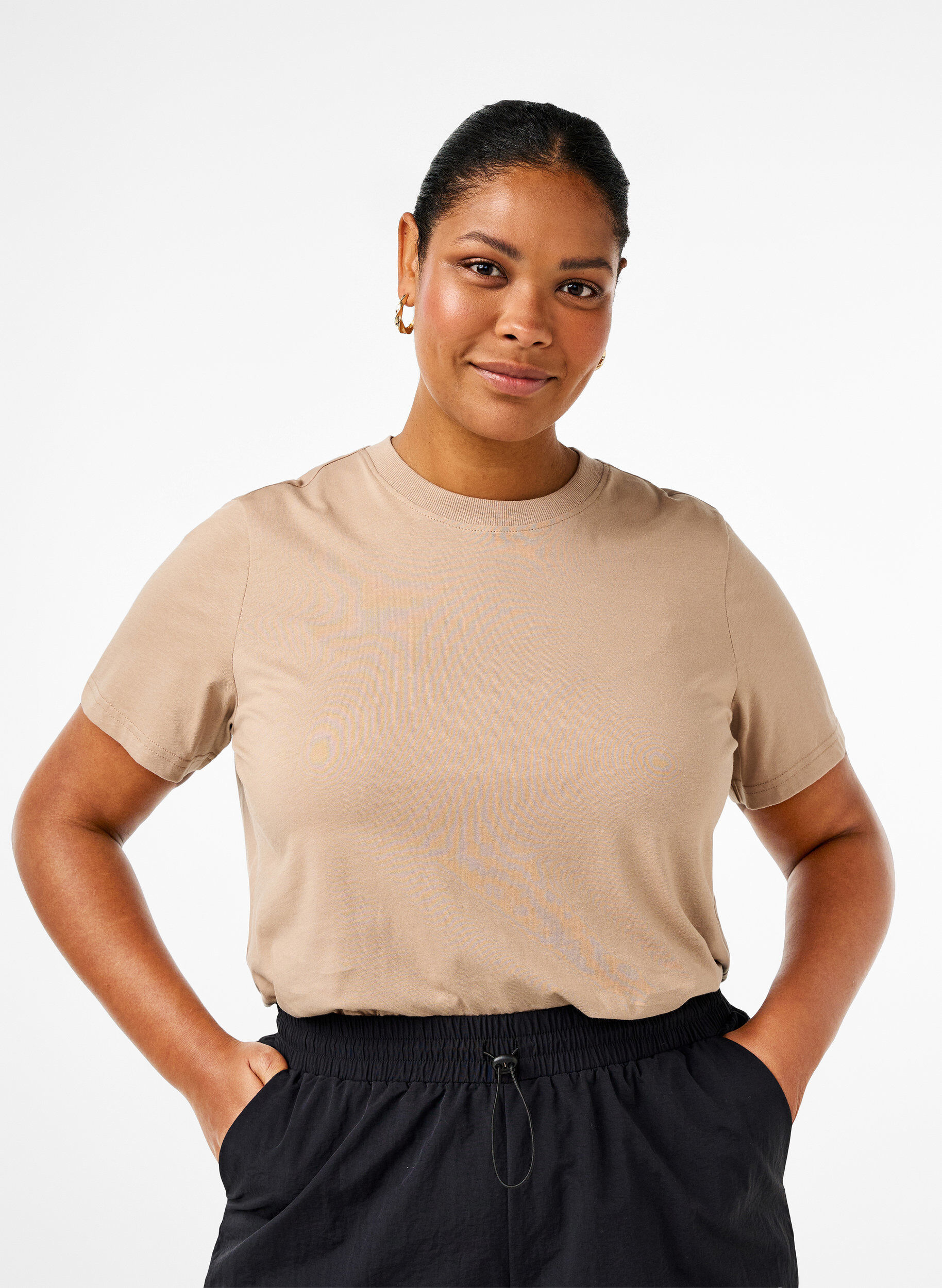 Zizzi Basic-T-Shirt aus Baumwolle mit Rundhalsausschnitt, Beige, Model image number 0