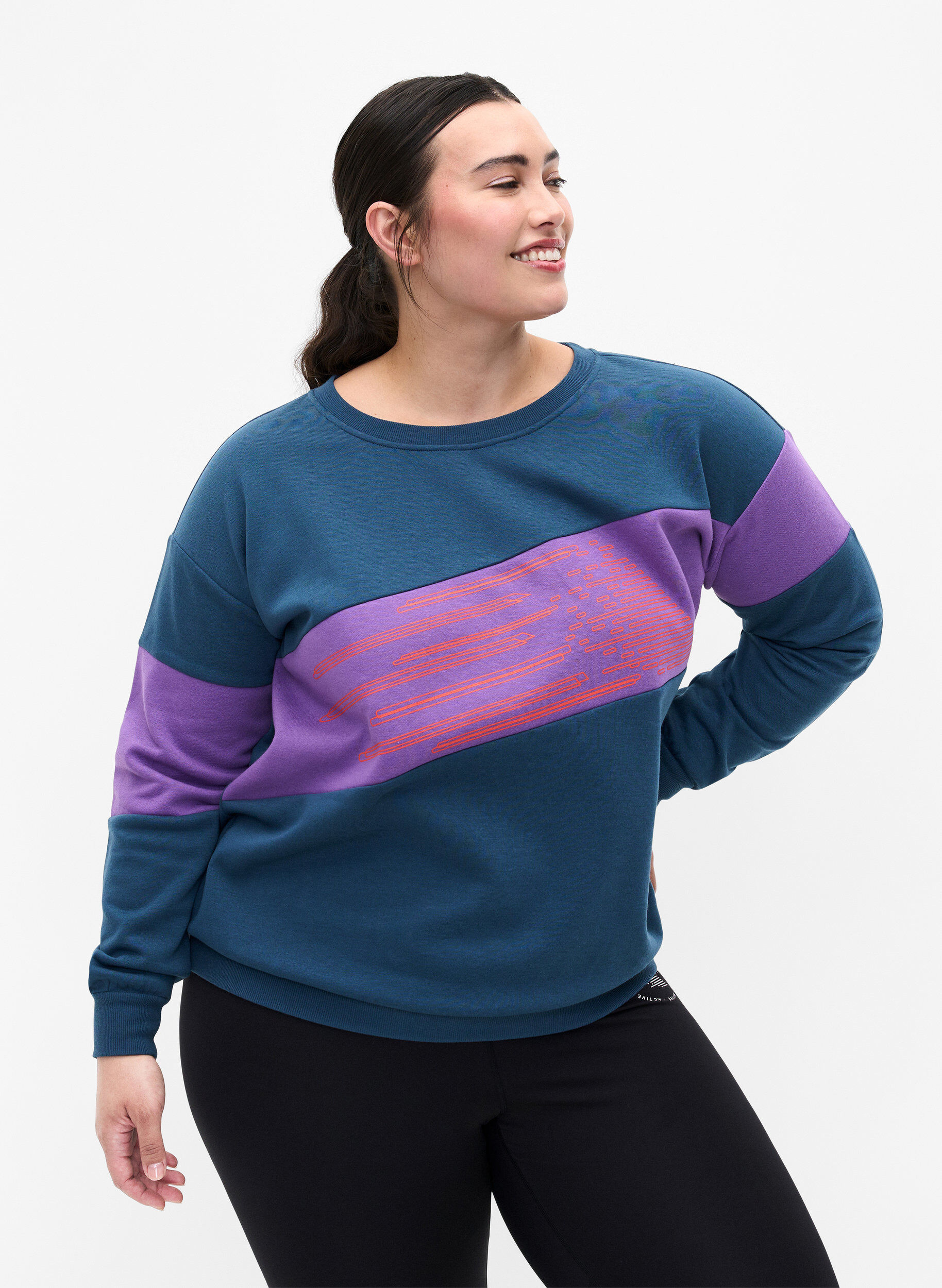 Zizzi Sweatshirt mit sportlichem Druck, Blue Wing Teal Comb, Model image number 0