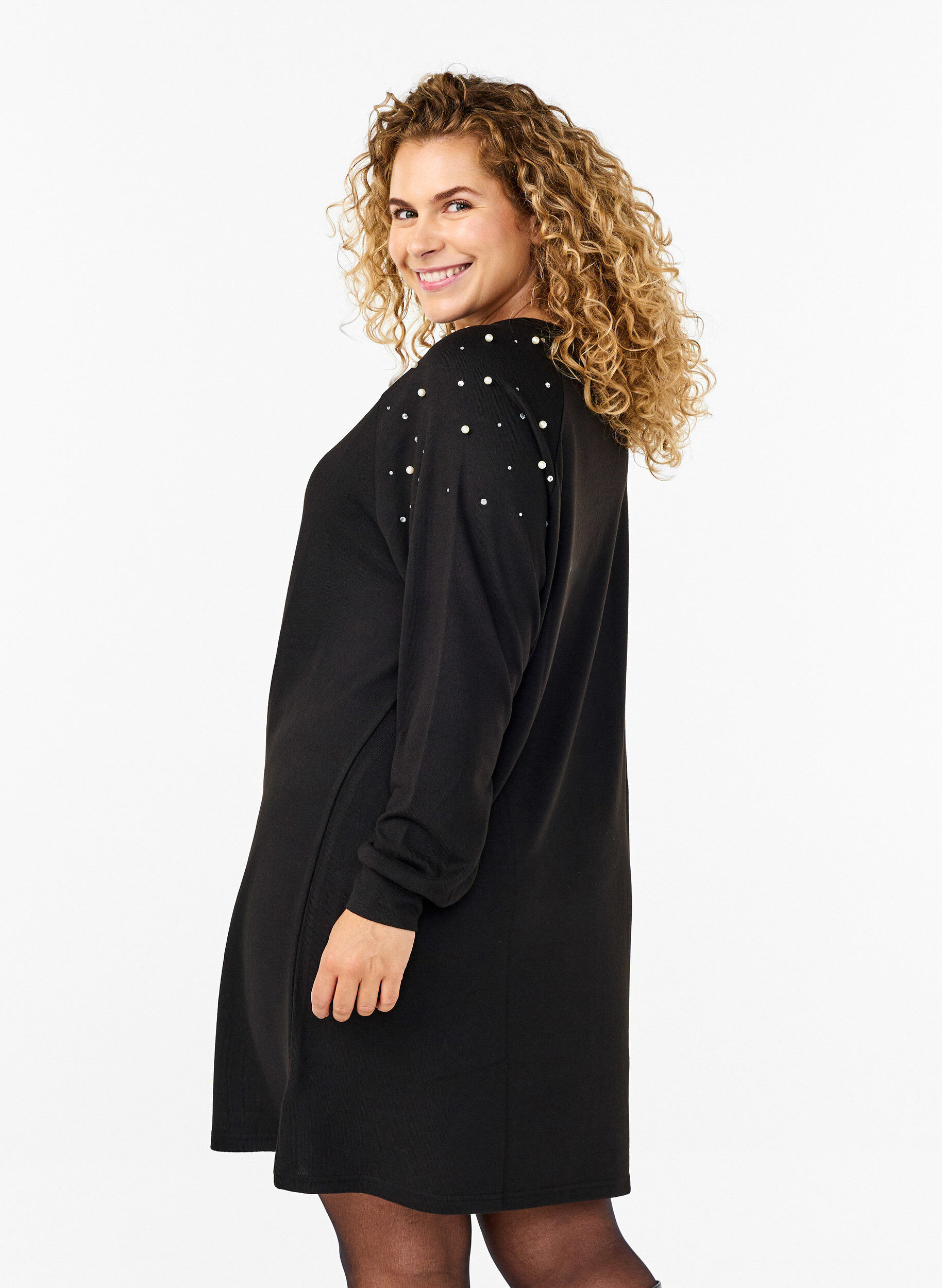 Zizzi Lang&auml;rmliges Kleid mit Perlen, Schwarz, Model image number 2