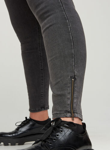 Cropped Amy Jeans mit hoher Taille und Reißverschluss, Grey Denim, Model image number 1