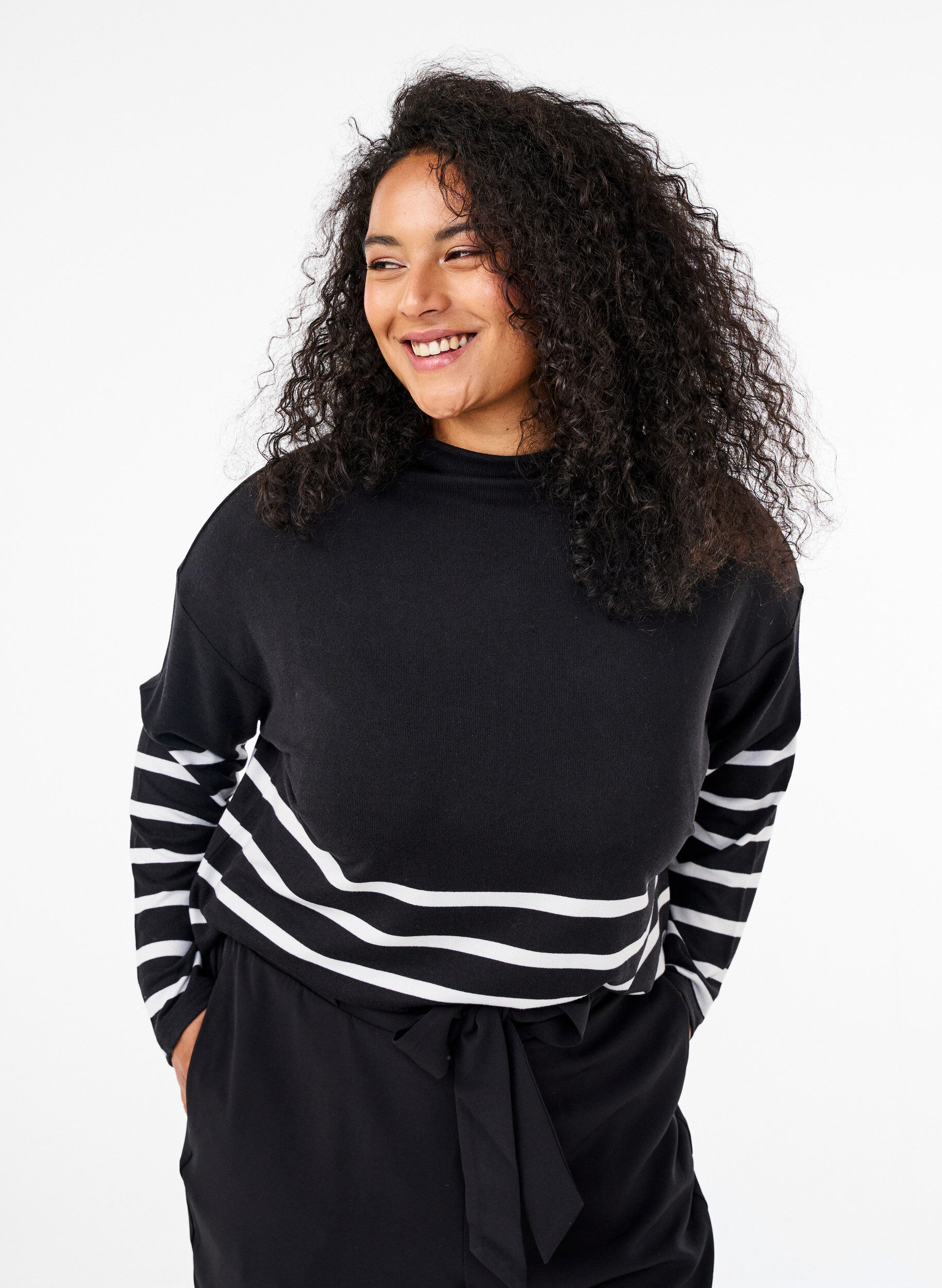 Zizzi Bluse mit Stehkragen und langen &Auml;rmeln, Schwarz, Model image number 0