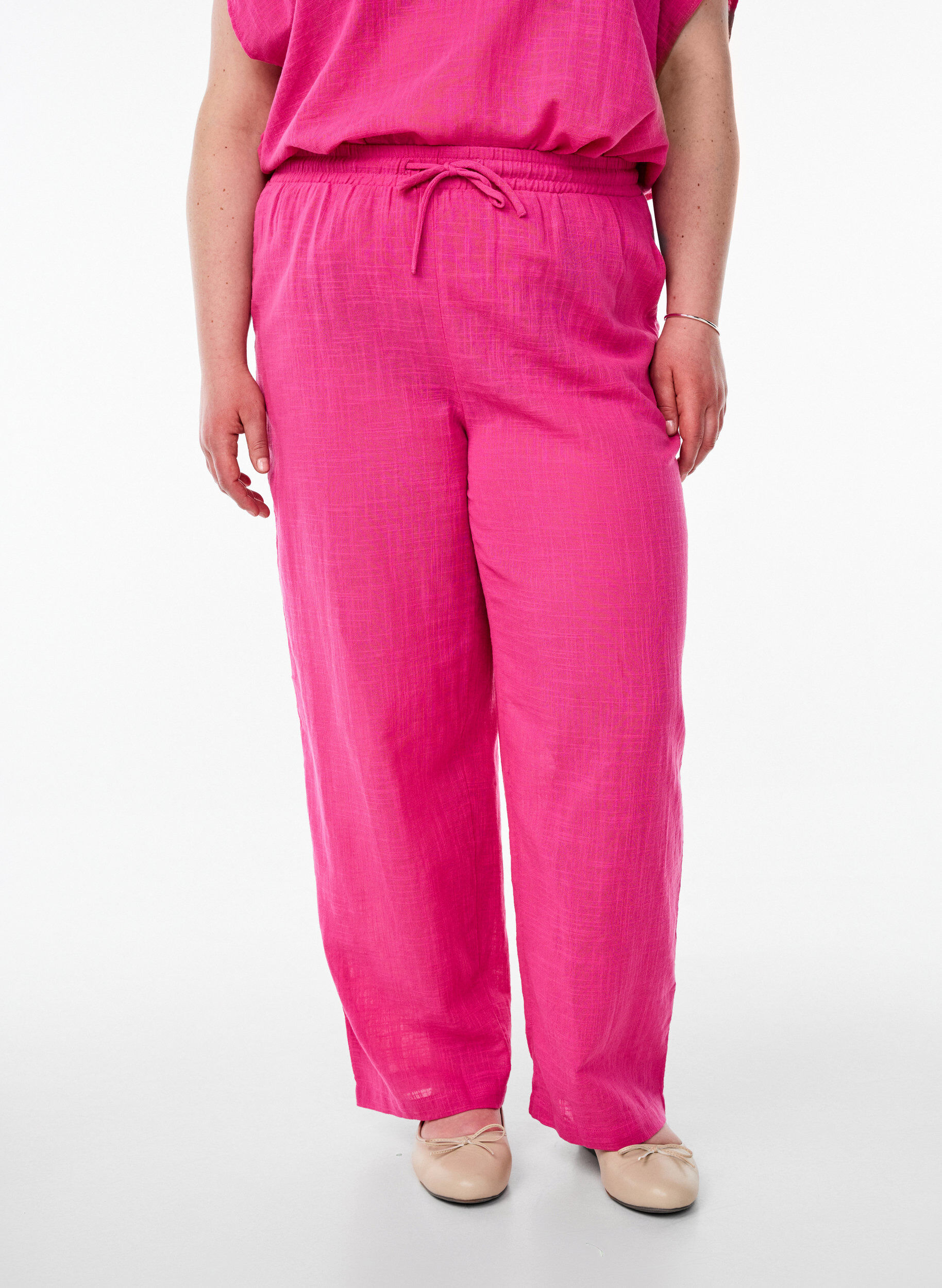 Zizzi FLASH - Gerade geschnittene Hose mit hoher Taille, Pink, Model image number 2