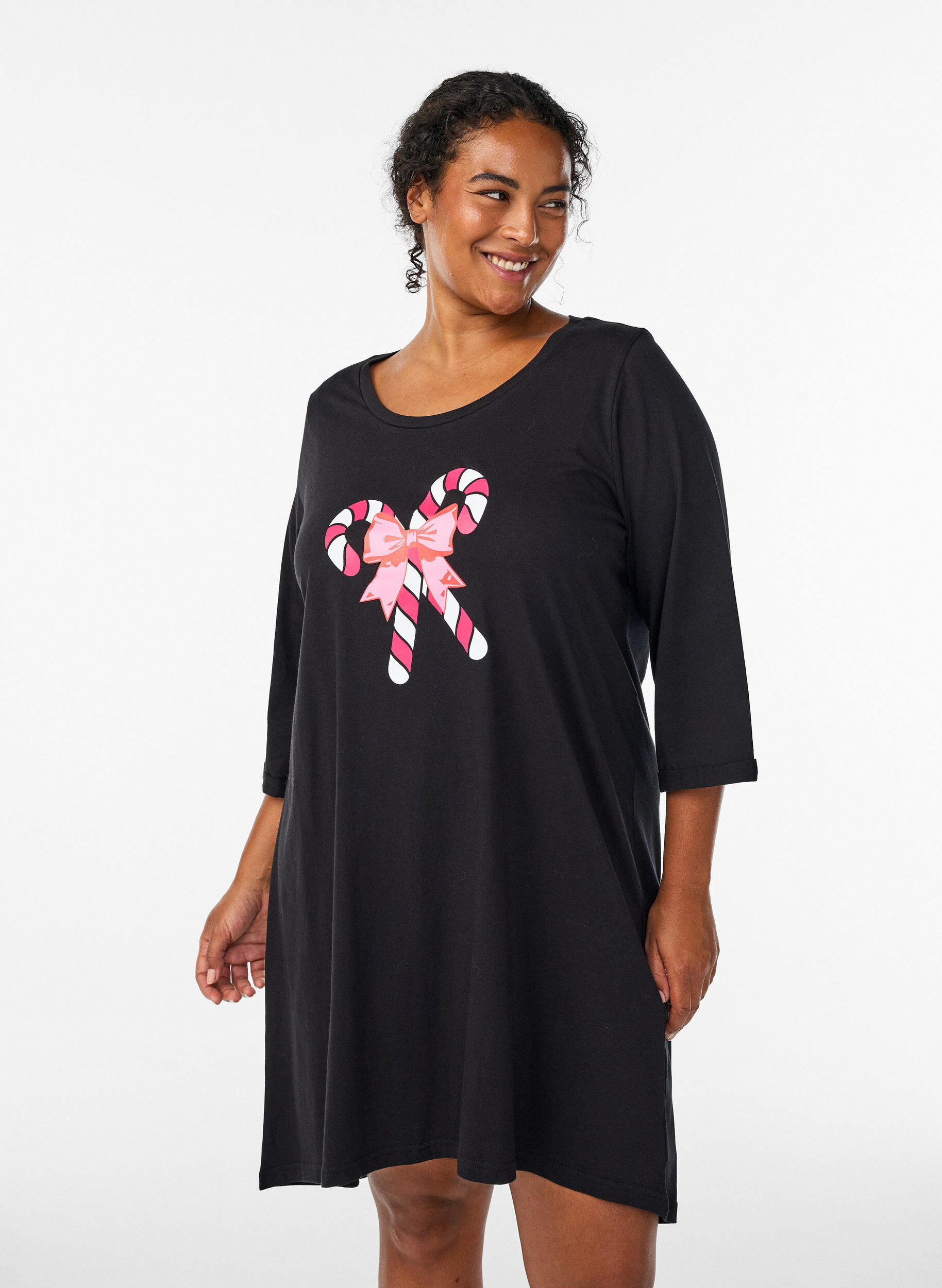 ZizziNachthemd aus Bio-Baumwolle mit Weihnachtsmotiv, Schwarz, Model image number 0