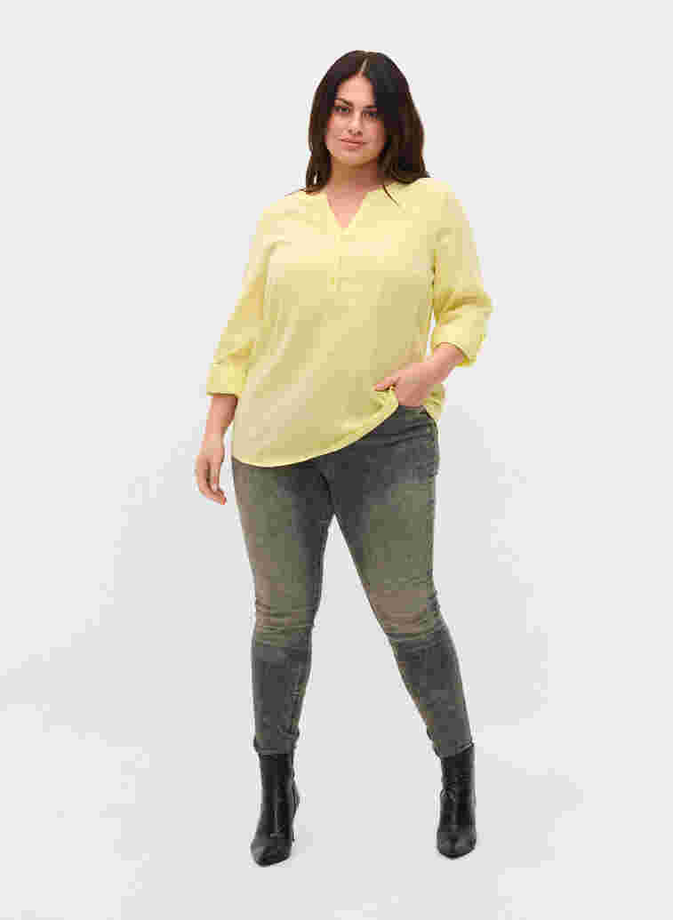 Hemdbluse aus Baumwolle mit V-Ausschnitt, Yellow, Model image number 2
