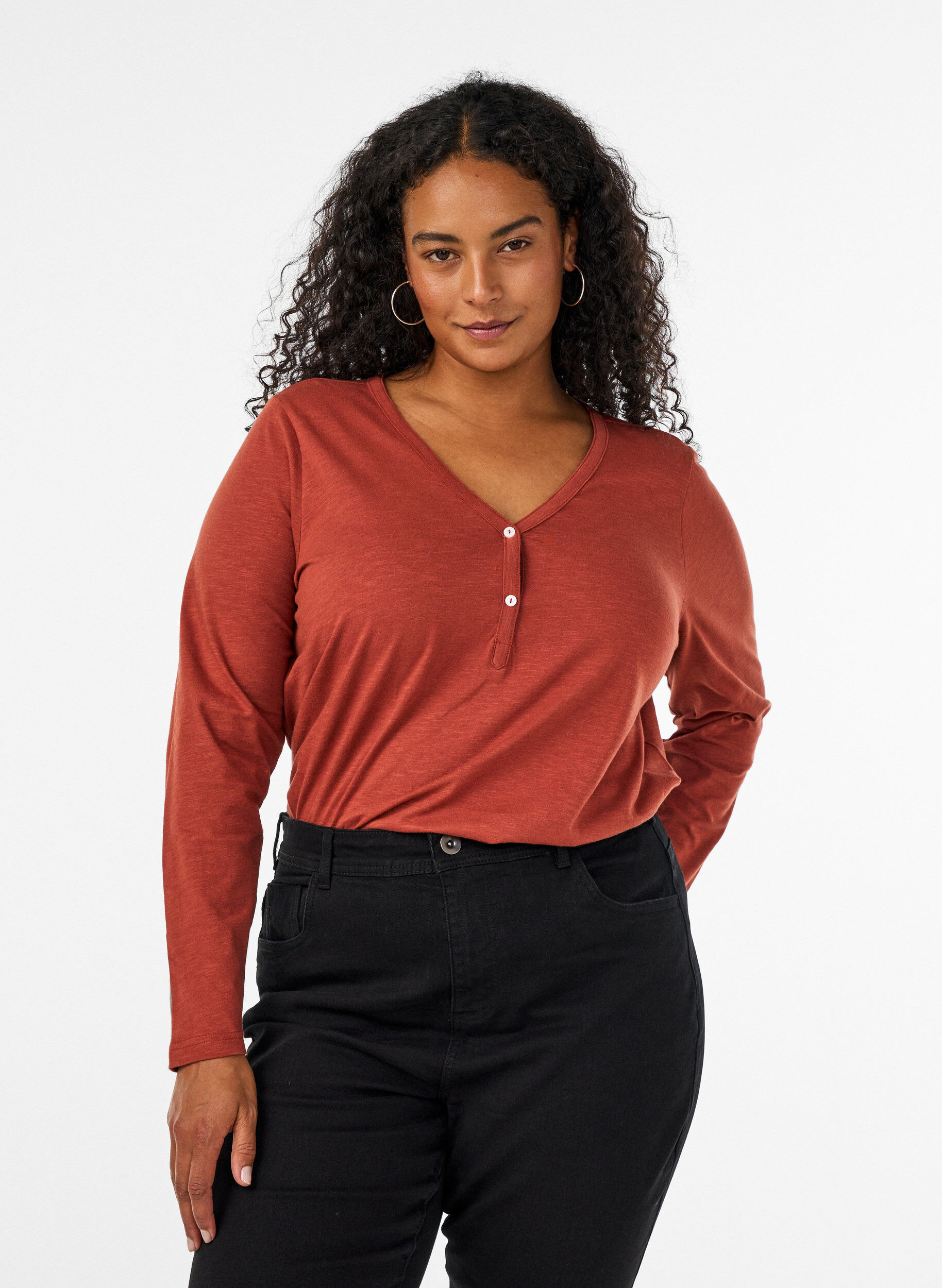 Langarmshirt mit V-Ausschnitt und Kn&ouml;pfen, Braun, Model