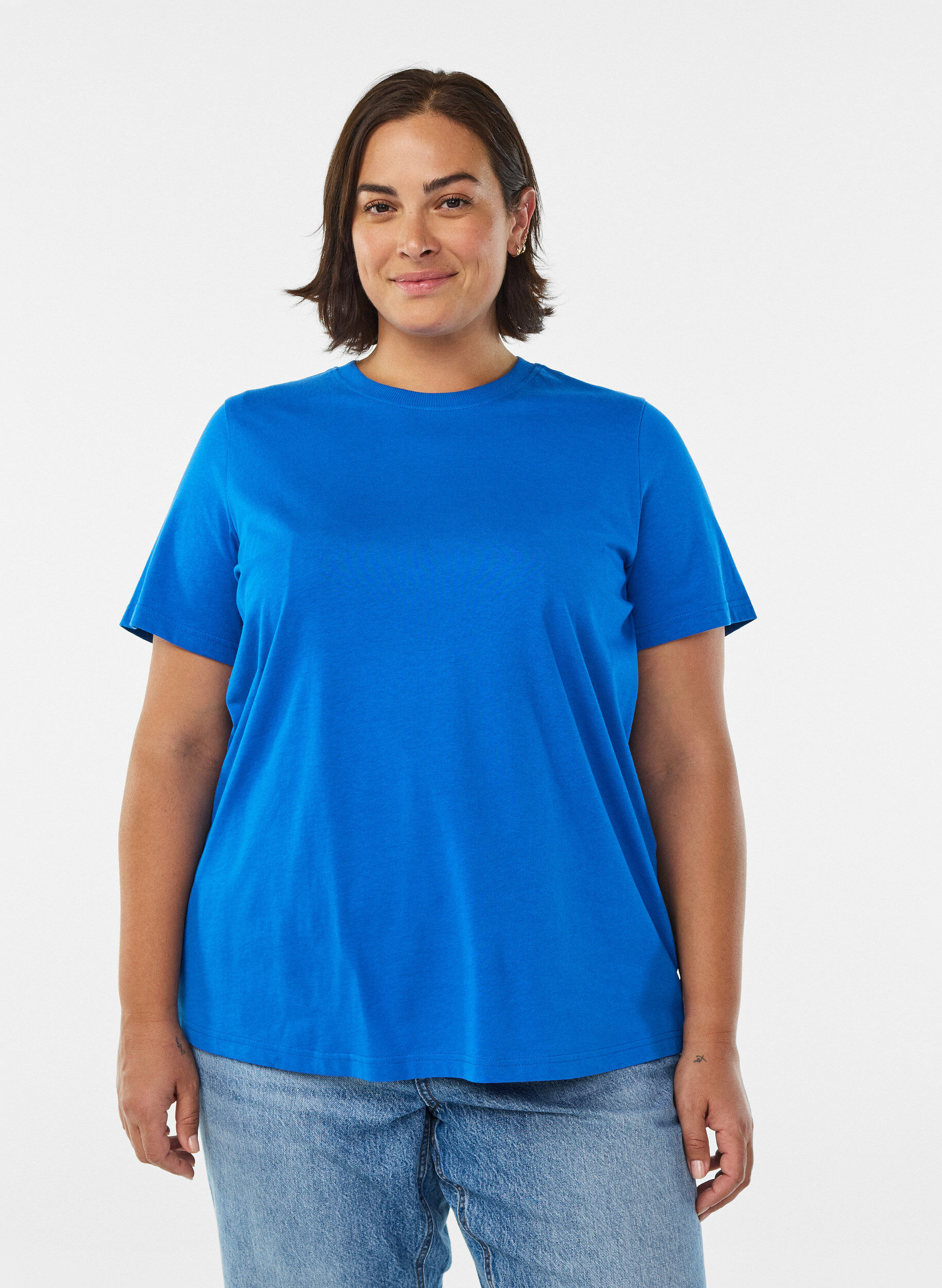 Basic-T-Shirt aus Baumwolle mit Rundhalsausschnitt, Blau, Model