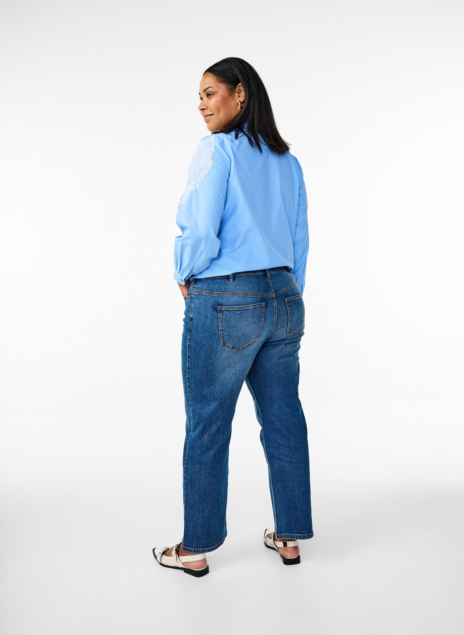 Zizzi Gemma Jeans mit hoher Taille in Regular Fit, Blau, Model image number 1