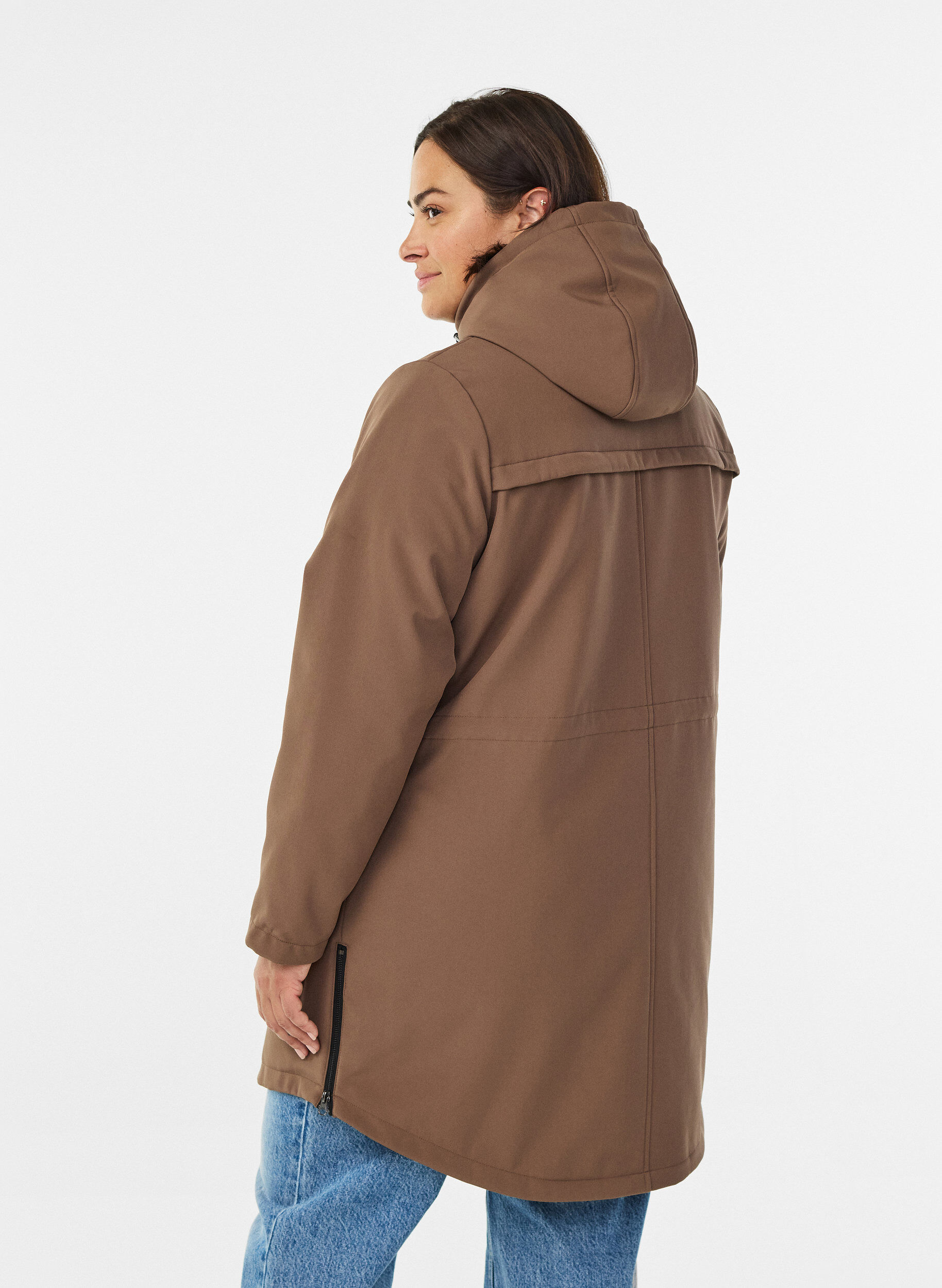 Zizzi Wasserabweisende Softshell-Jacke mit Steppfutter, Braun, Model image number 2
