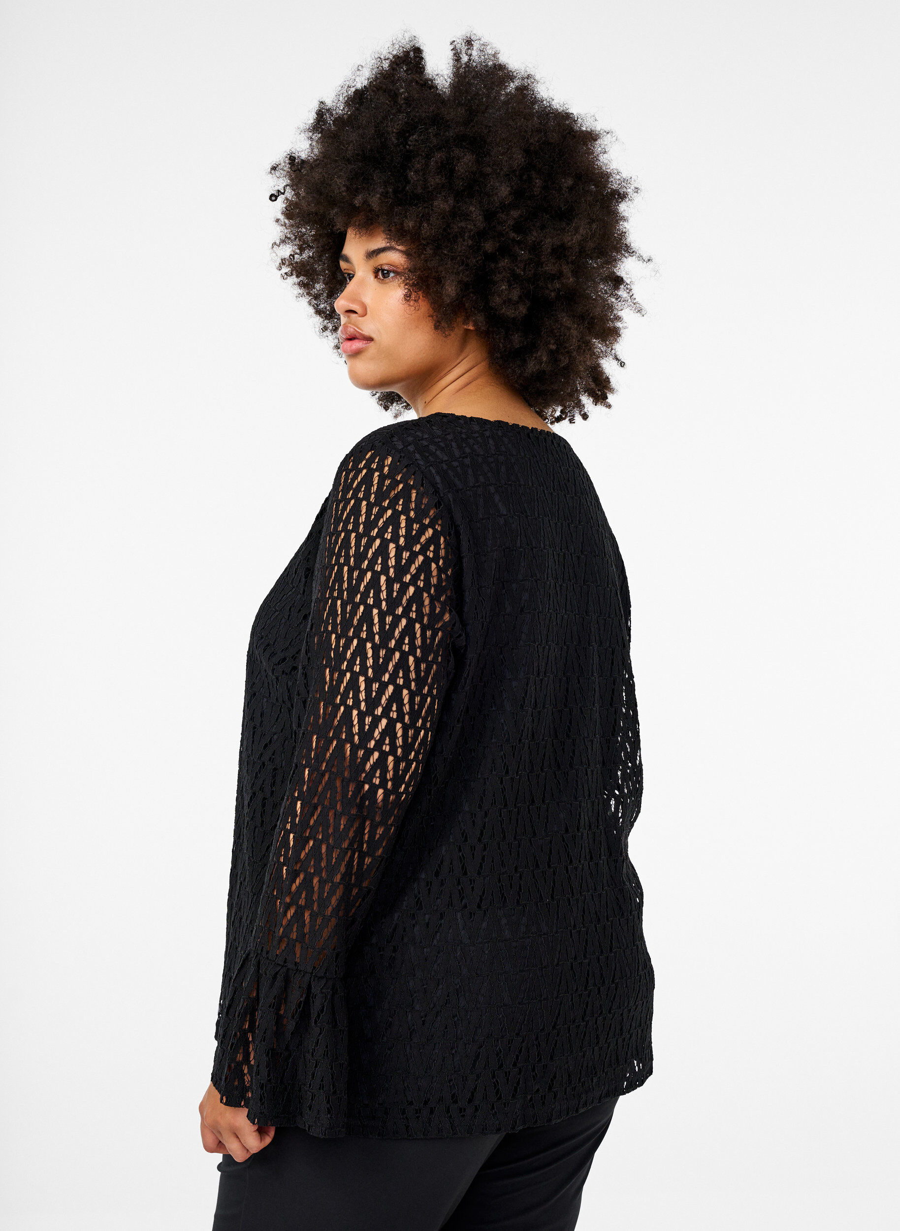 Zizzi Bluse mit Spitzensaum und ger&uuml;schten &Auml;rmeln, Black, Model image number 1
