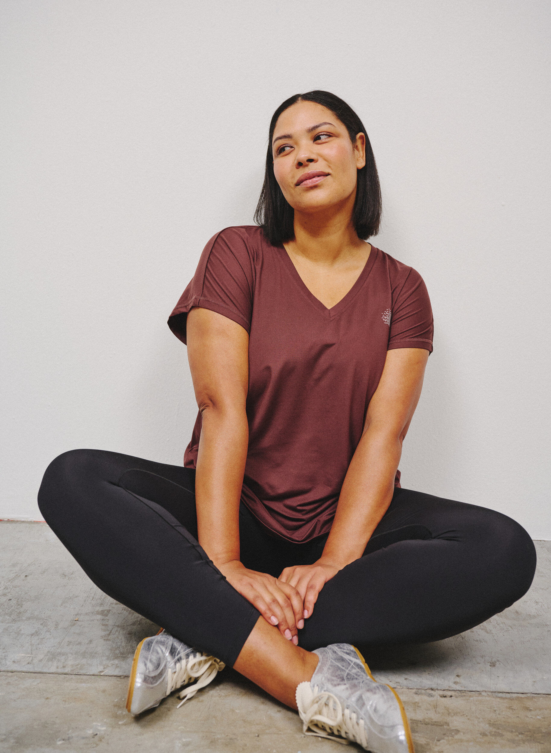 ZizziLockeres Trainings-T-Shirt mit V-Ausschnitt, Braun, Image image number 0