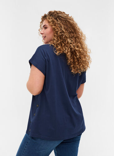 T-Shirt aus Baumwolle mit Knöpfen, Black Iris, Model image number 1