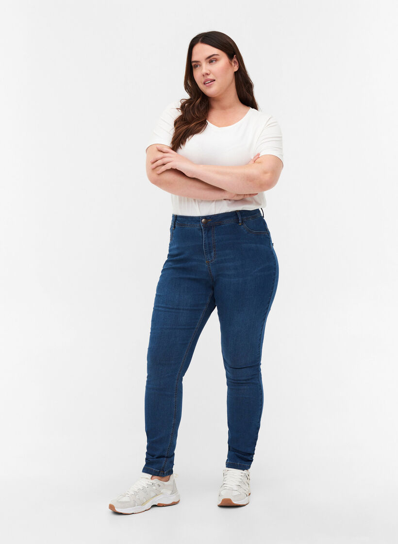 Super Slim Amy Jeans mit hoher Taille, Blau, Model image number 0