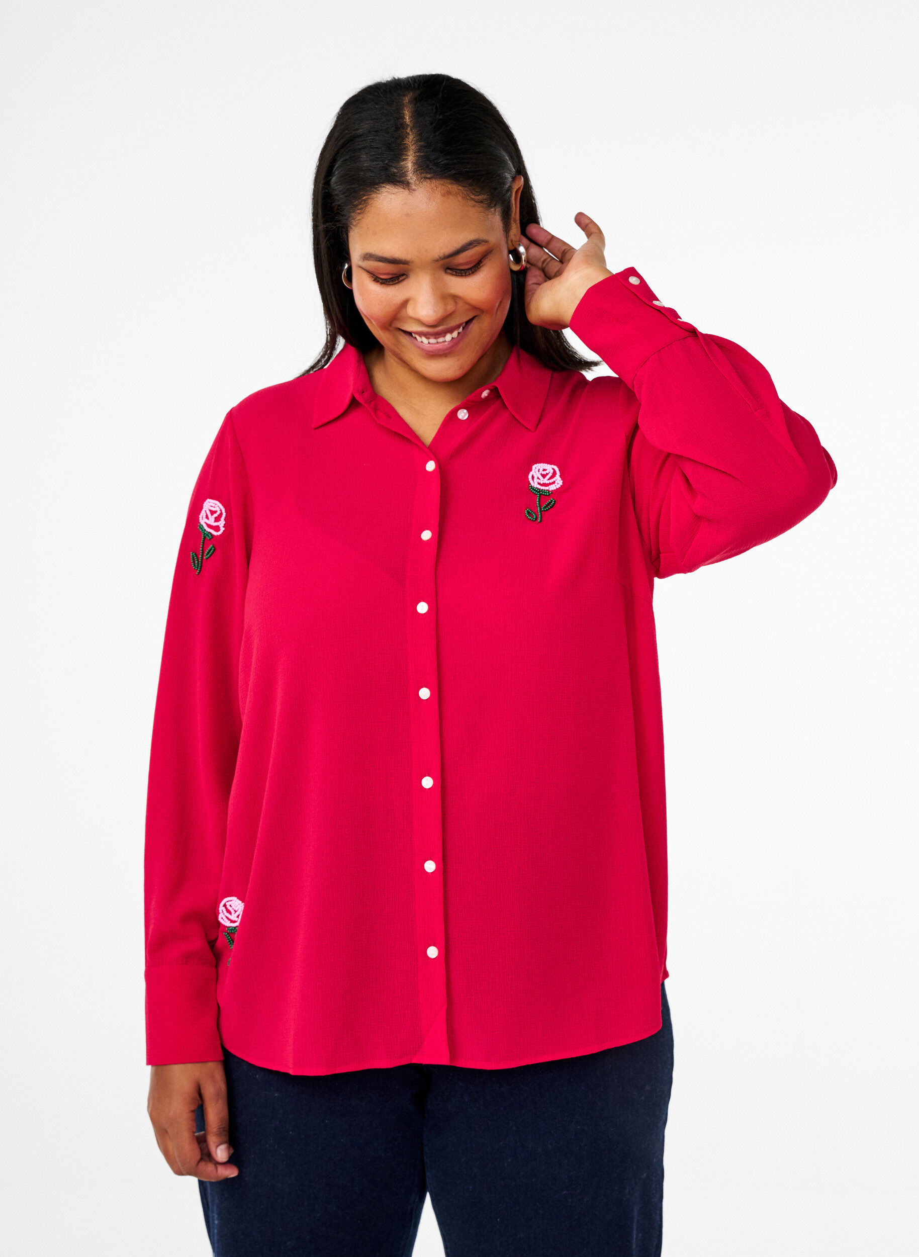 Zizzi Einfarbige Bluse mit Perlen, Rot, Model image number 0