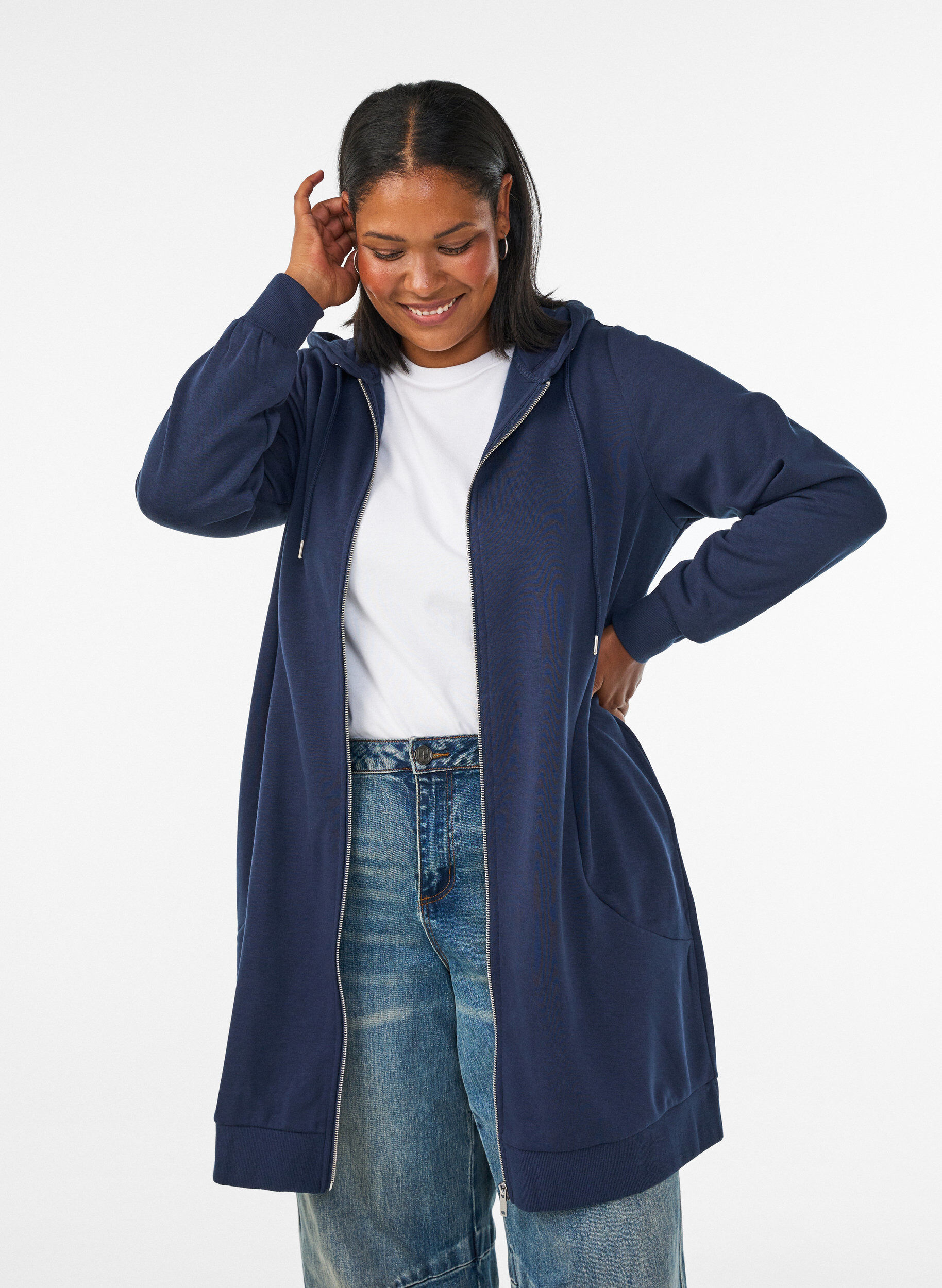 Langer Hoodie mit Rei&szlig;verschluss und Taschen, Blau, Model
