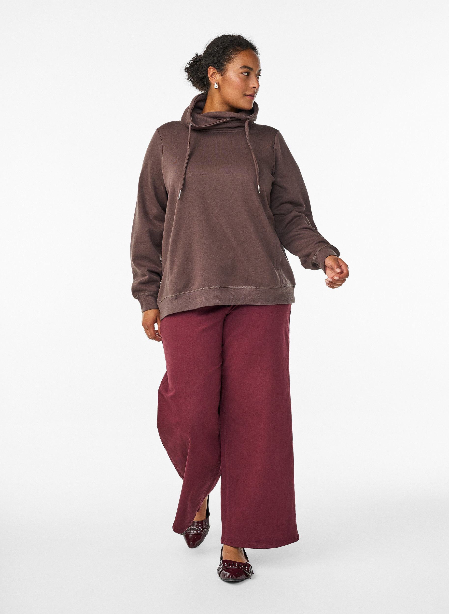 ZizziSweatshirt mit Stehkragen und Taschen, Braun, Model image number 1