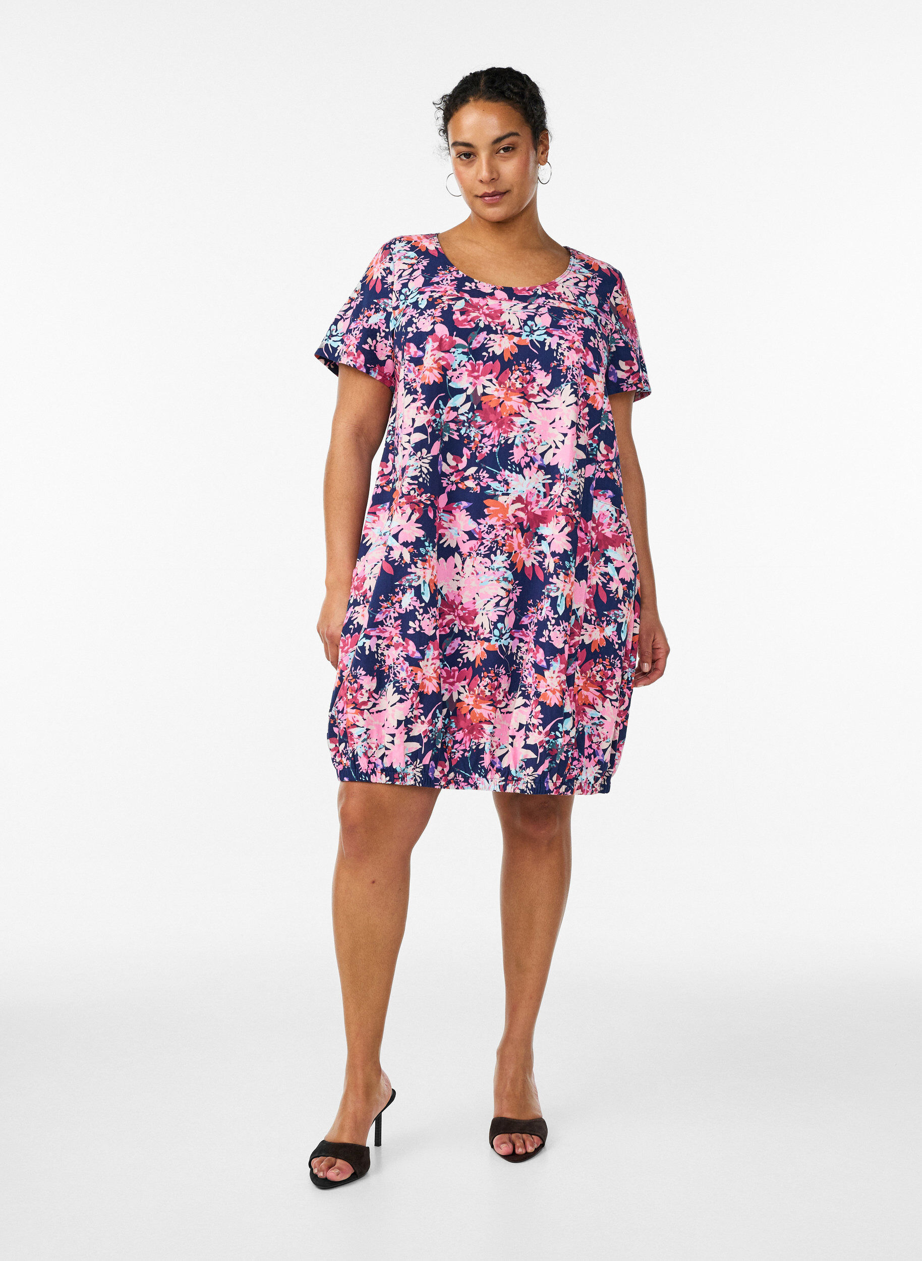 Zizzi Kurz&auml;rmliges Baumwollkleid mit Aufdruck, Blau, Model image number 1