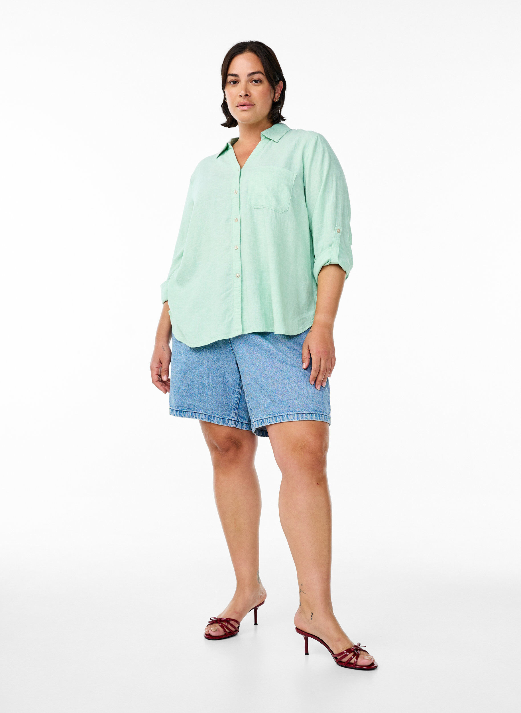 Zizzi Bluse aus Leinen und Viskose mit 3/4-&Auml;rmeln, Gr&uuml;n, Model image number 1