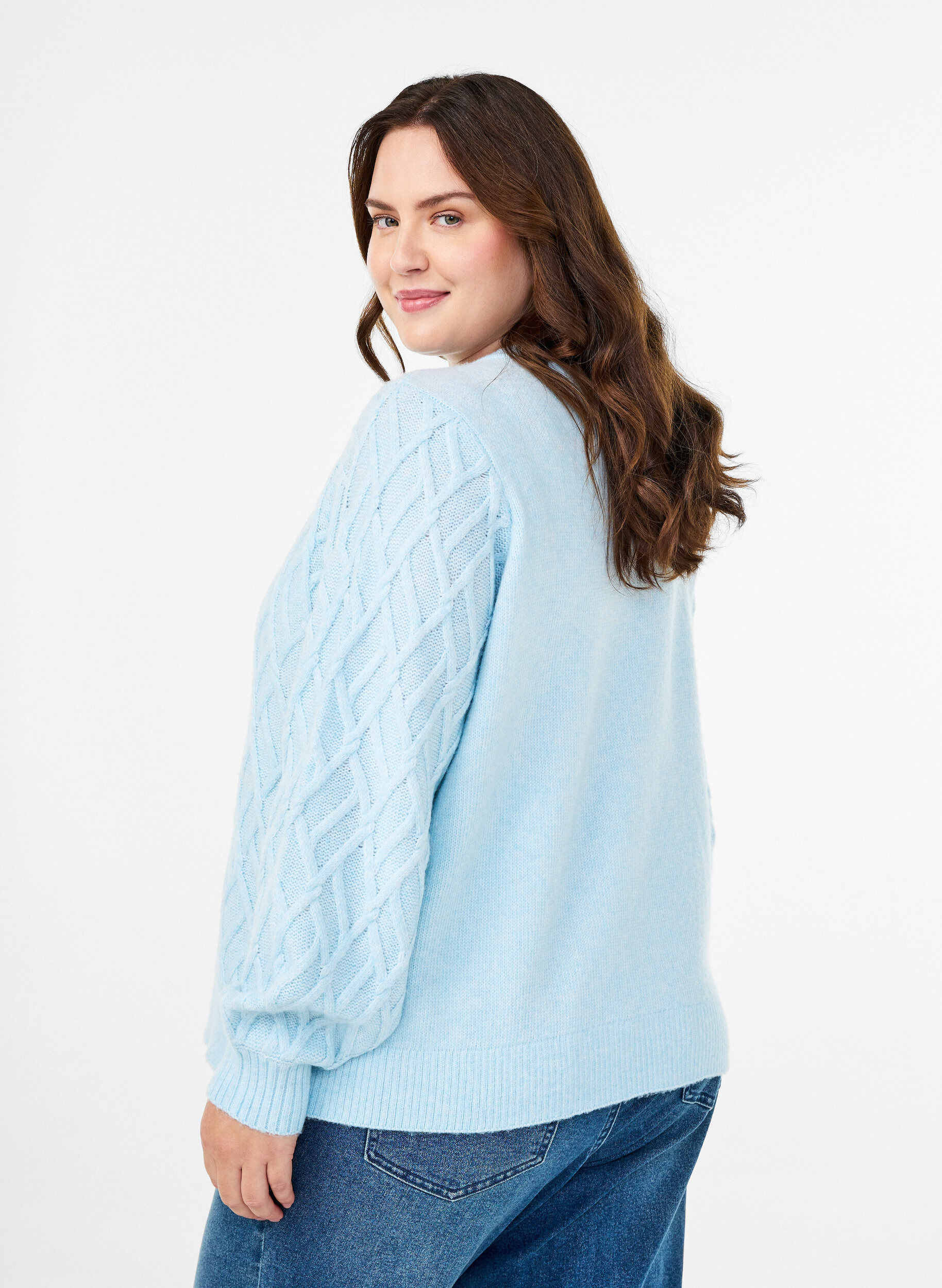 Zizzi Zopfmuster Strickjacke mit Perlenkn&ouml;pfen, Blau, Model image number 2