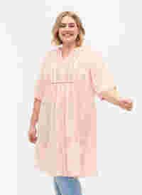 Gestreiftes Viskose Kleid mit Spitzenbändern, Strawberry Cream, Model