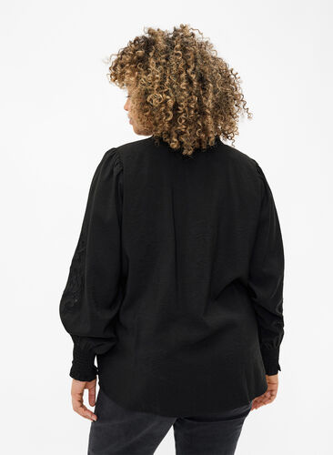 Bluse mit Rüschen und Lochstickerei, Black, Model image number 1