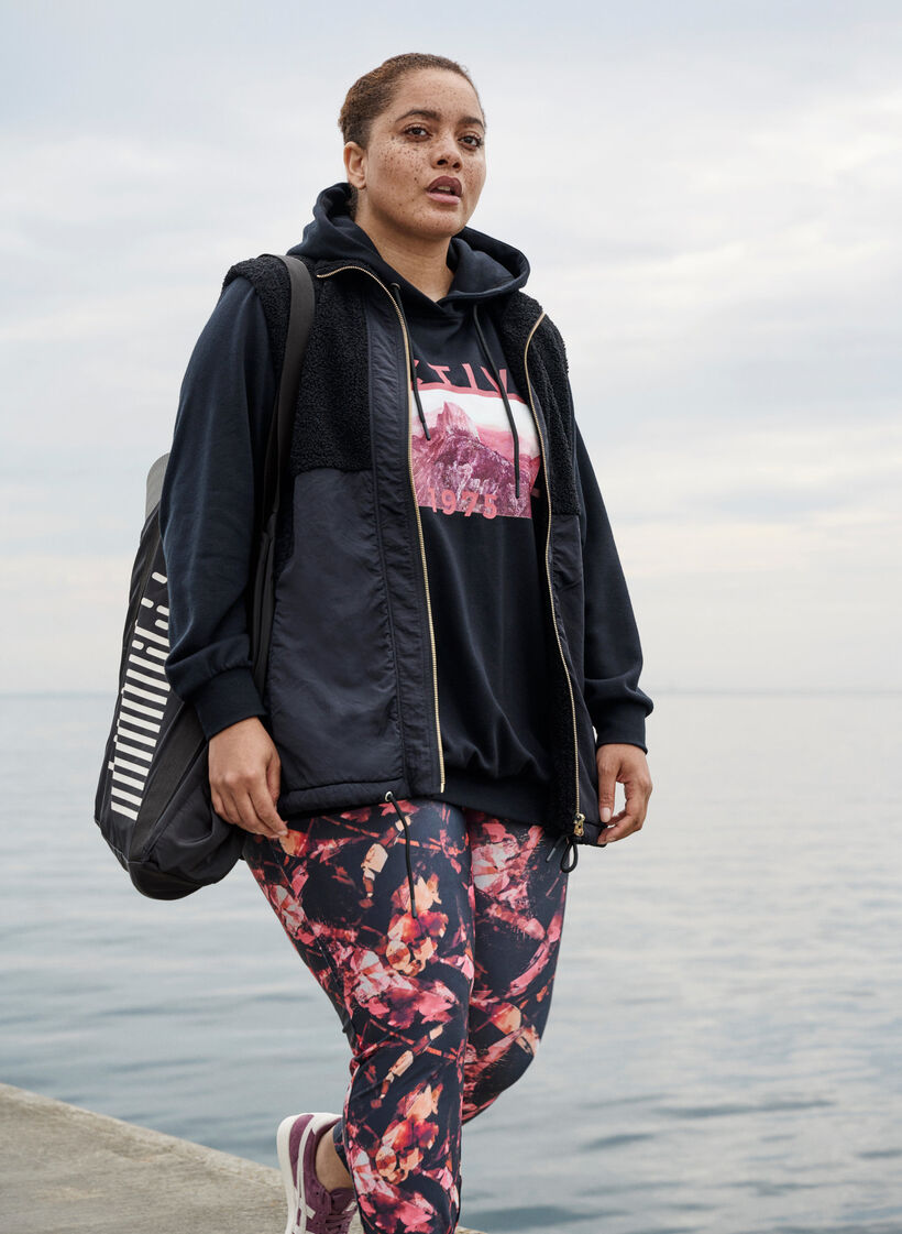 Kurze Weste mit Teddy und Reißverschluss, Black, Image image number 0