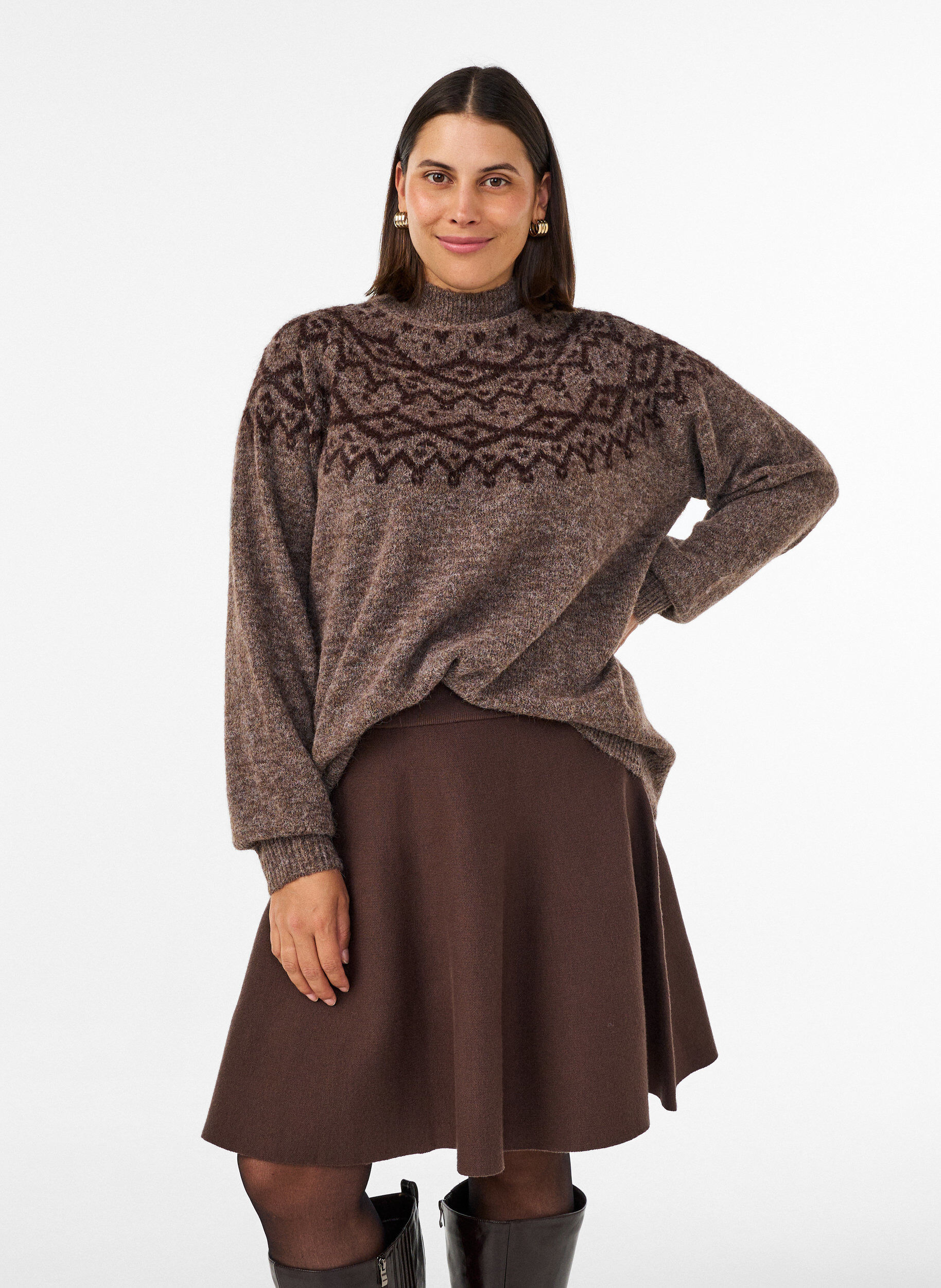 Kurzer Strickrock in A-Linie, Braun, Model
