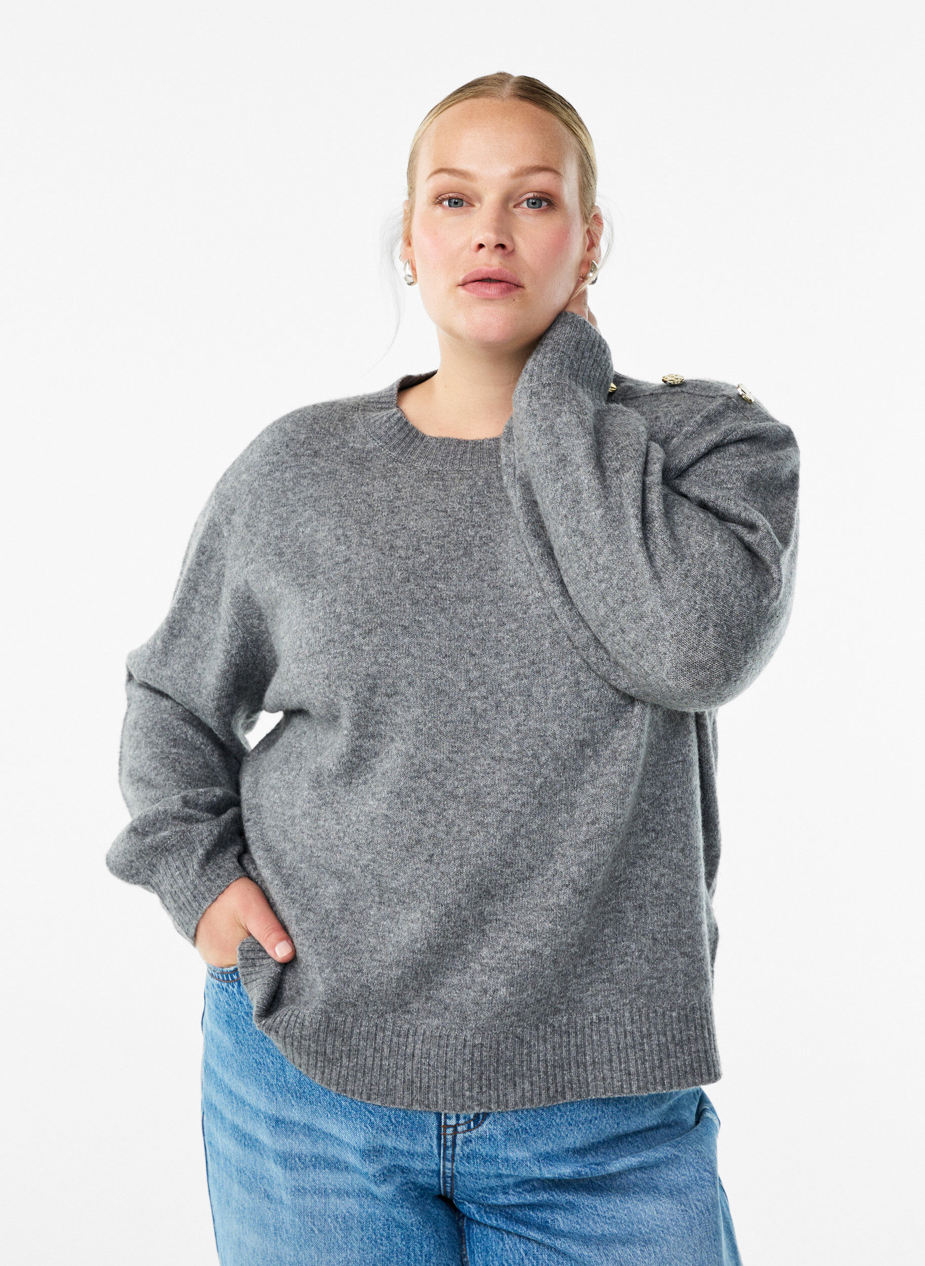 Strickbluse mit Knopfleiste, Grau, Model
