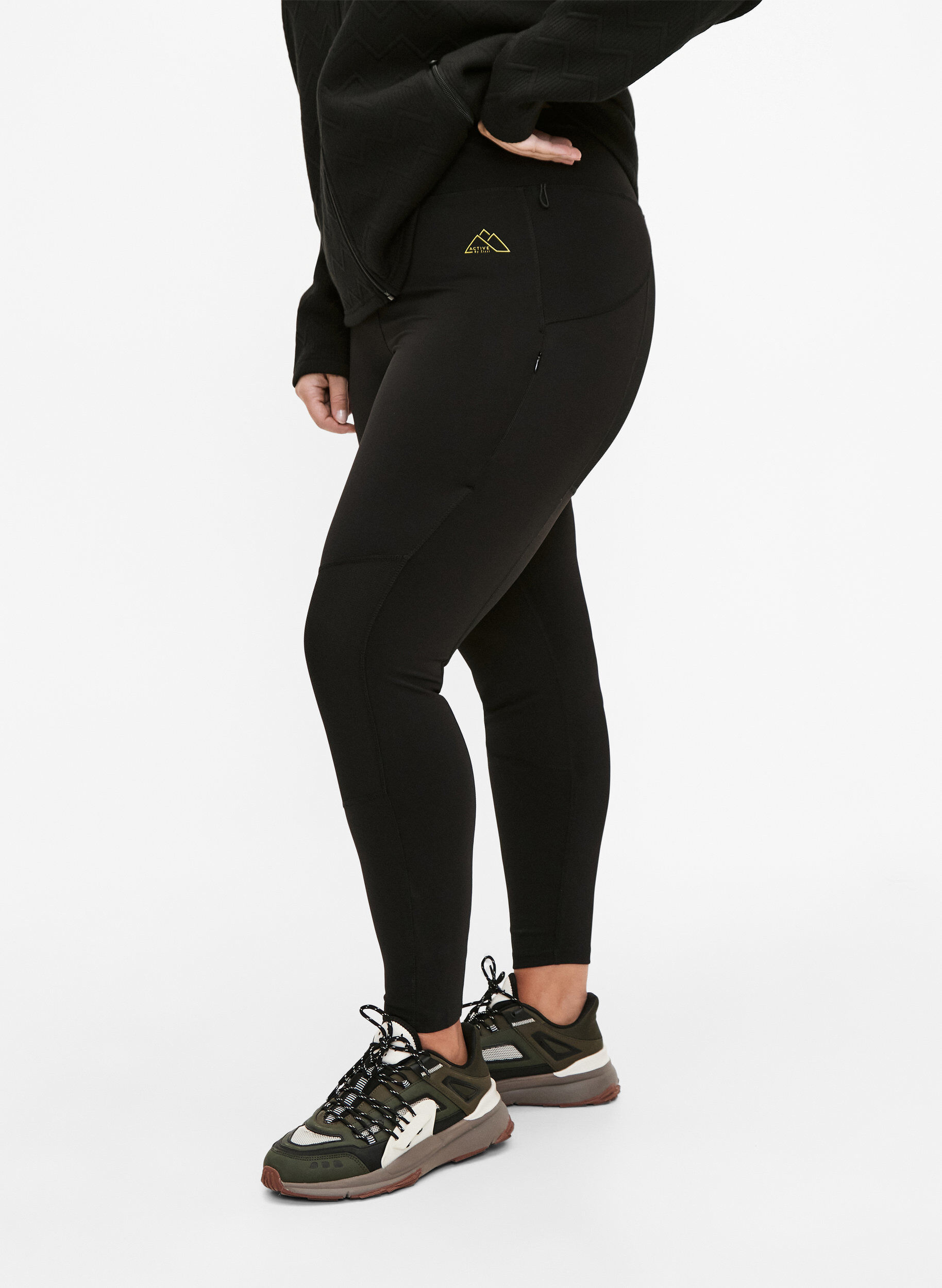 Zizzi Dehnbare und strapazierf&auml;hige Sport-Leggings mit Taschen, Black, Model image number 0