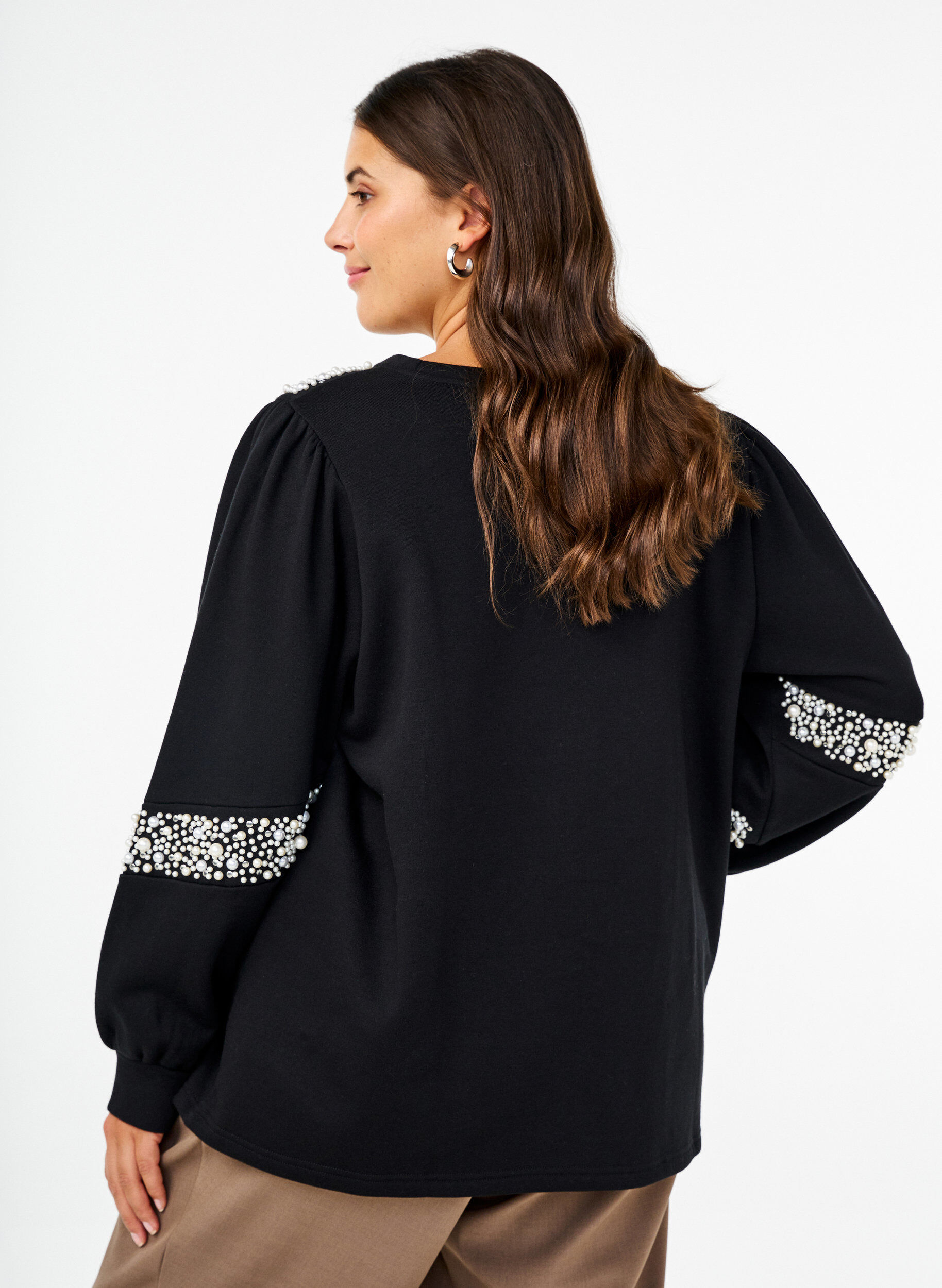 Zizzi Sweatshirt mit Perlendetails, Black, Model image number 1
