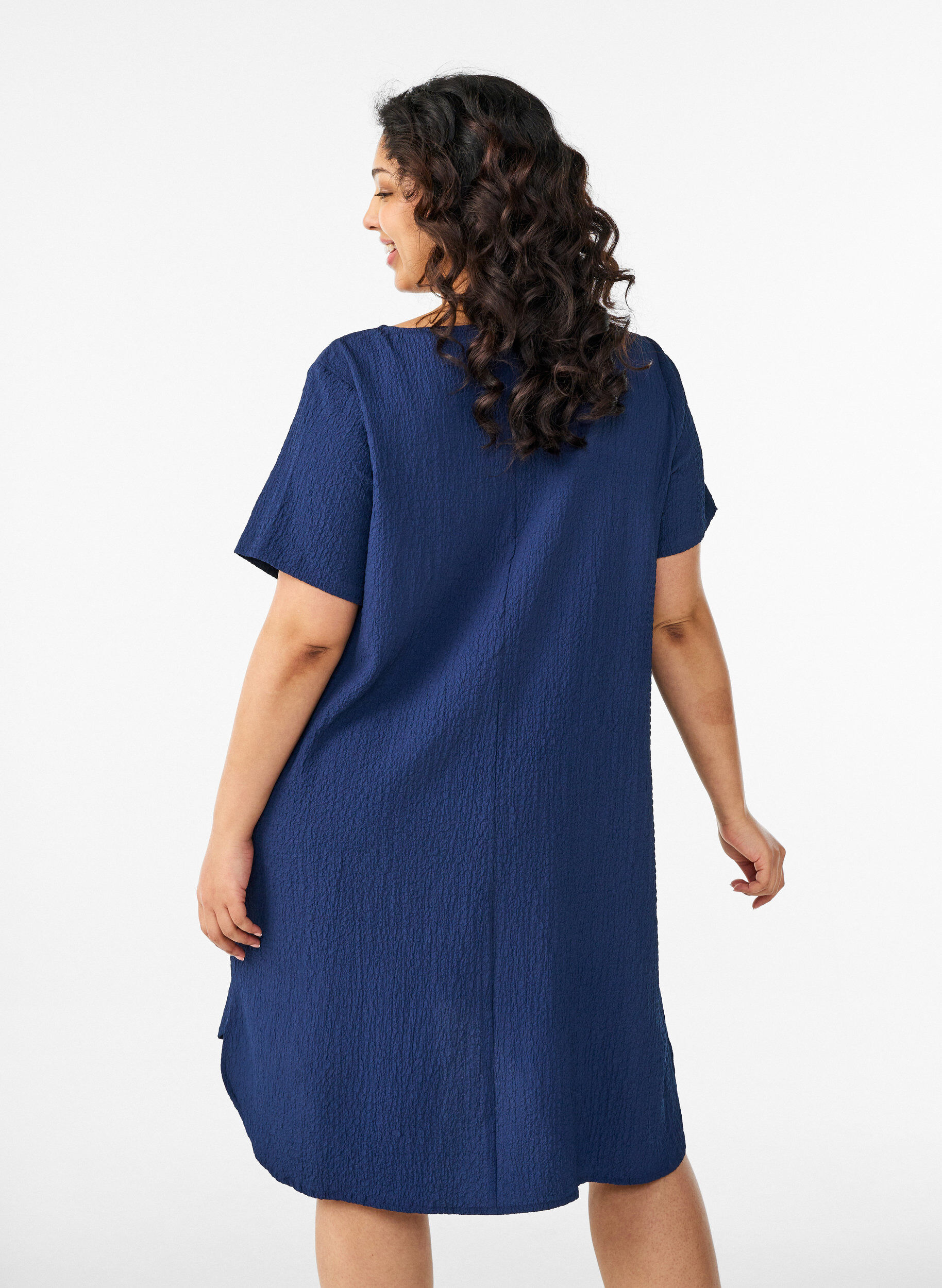 ZizziKurzes Kleid mit gecrinkelter Textur und kurzen &Auml;rmeln, Blau, Model image number 2