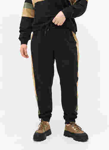 Sweatpants mit Trackdetails, Black/Camel, Model image number 2