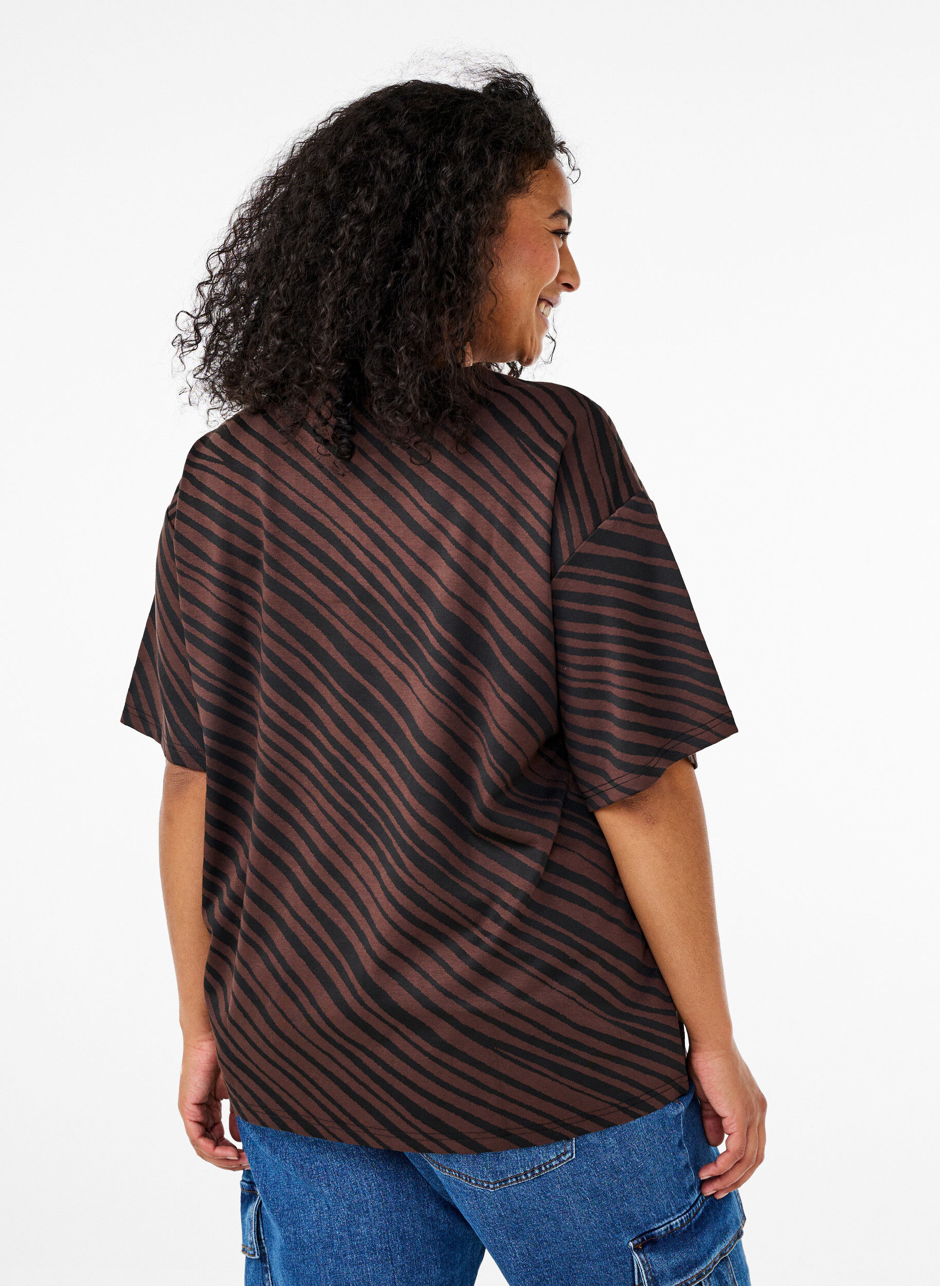 Zizzi Oversize-Bluse mit Muster, Braun, Model image number 2