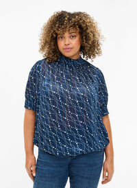 Kurzärmelige gesmokte Bluse mit Print, Dress Bl. Swirl AOP, Model