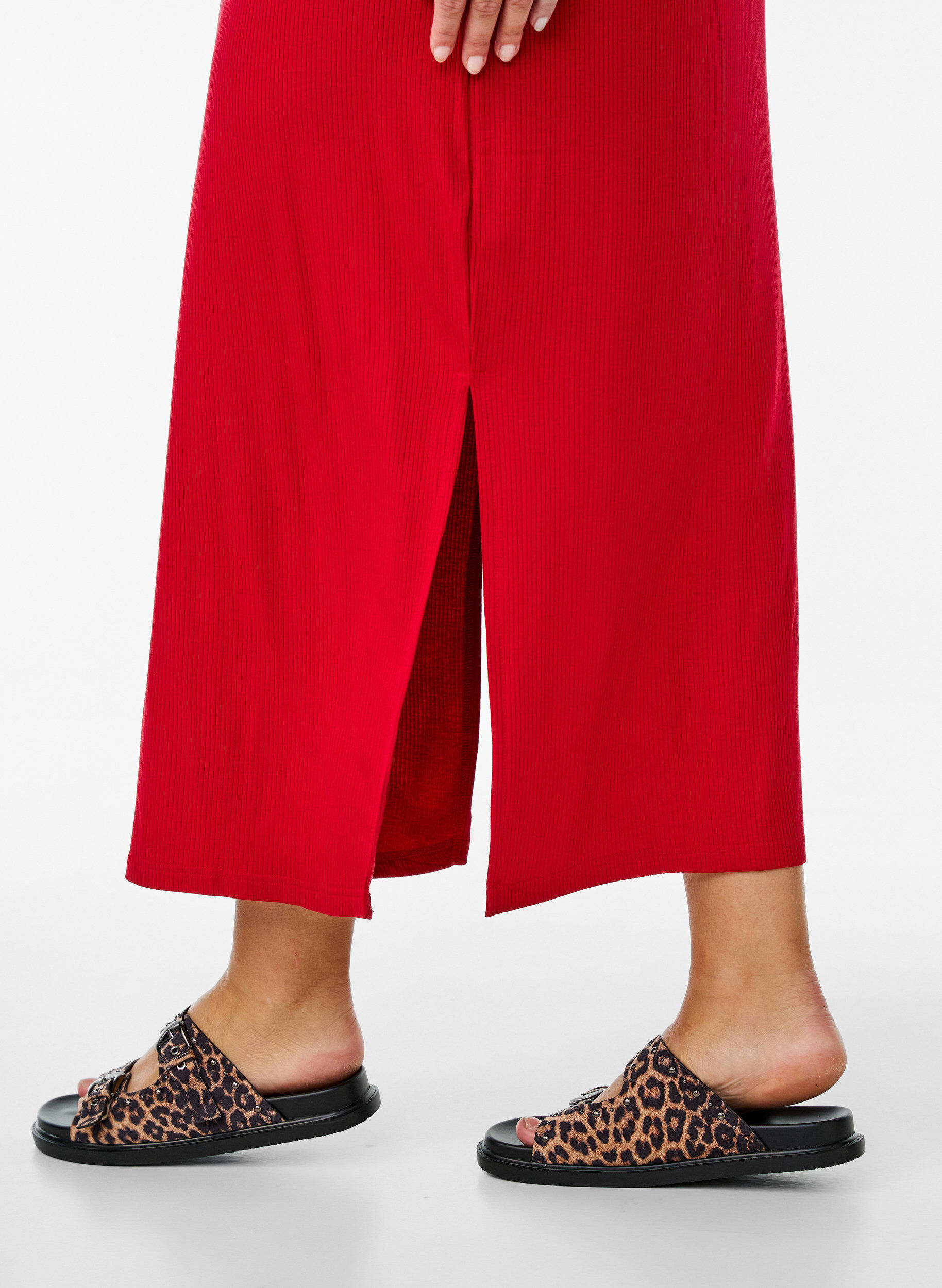 Zizzi &Auml;rmelloses geripptes Kleid aus Viskose, Rot, Model image number 2