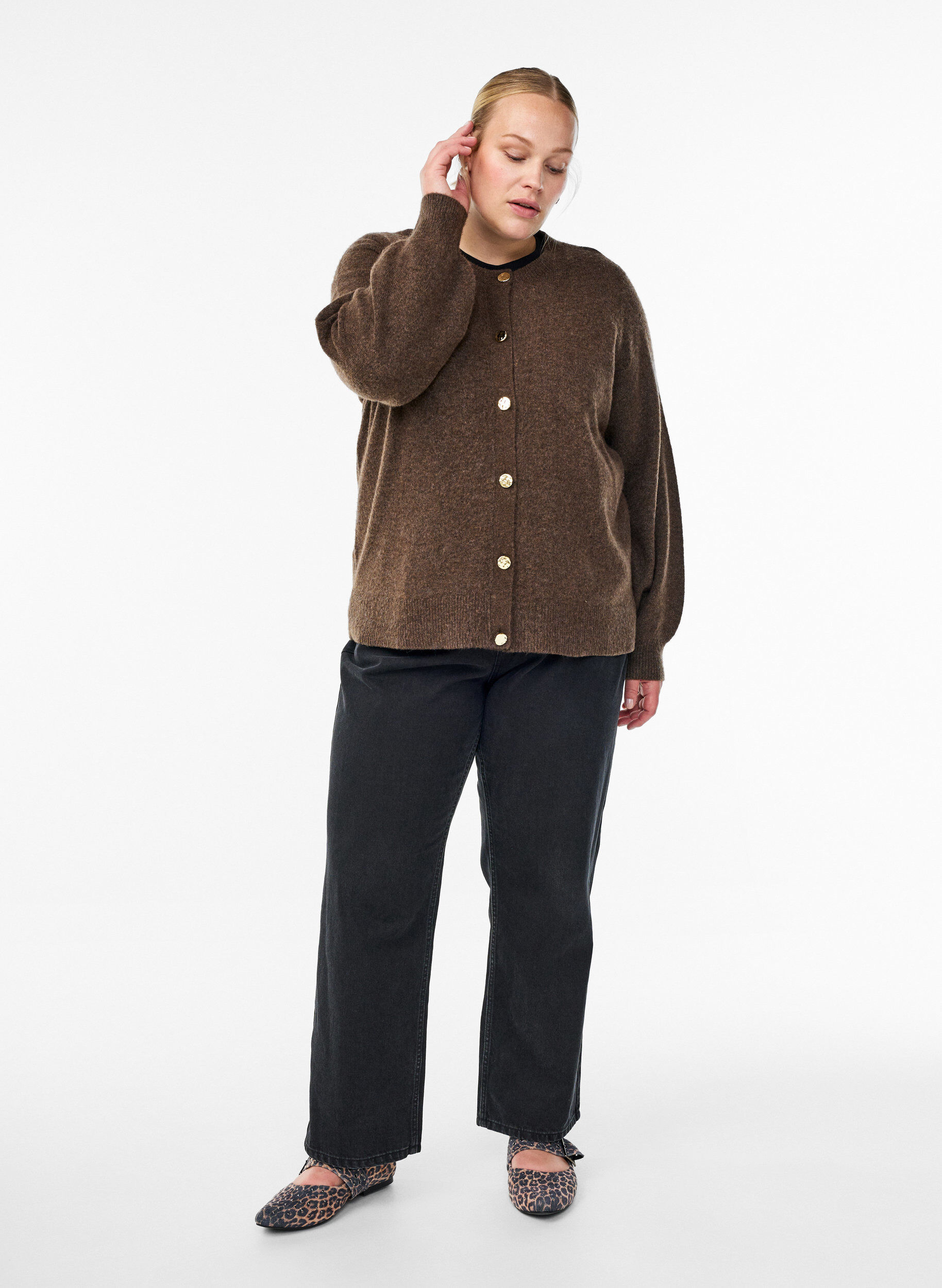 Zizzi Cardigan aus weichem Strick mit goldfarbenen Kn&ouml;pfen, Braun, Model image number 1