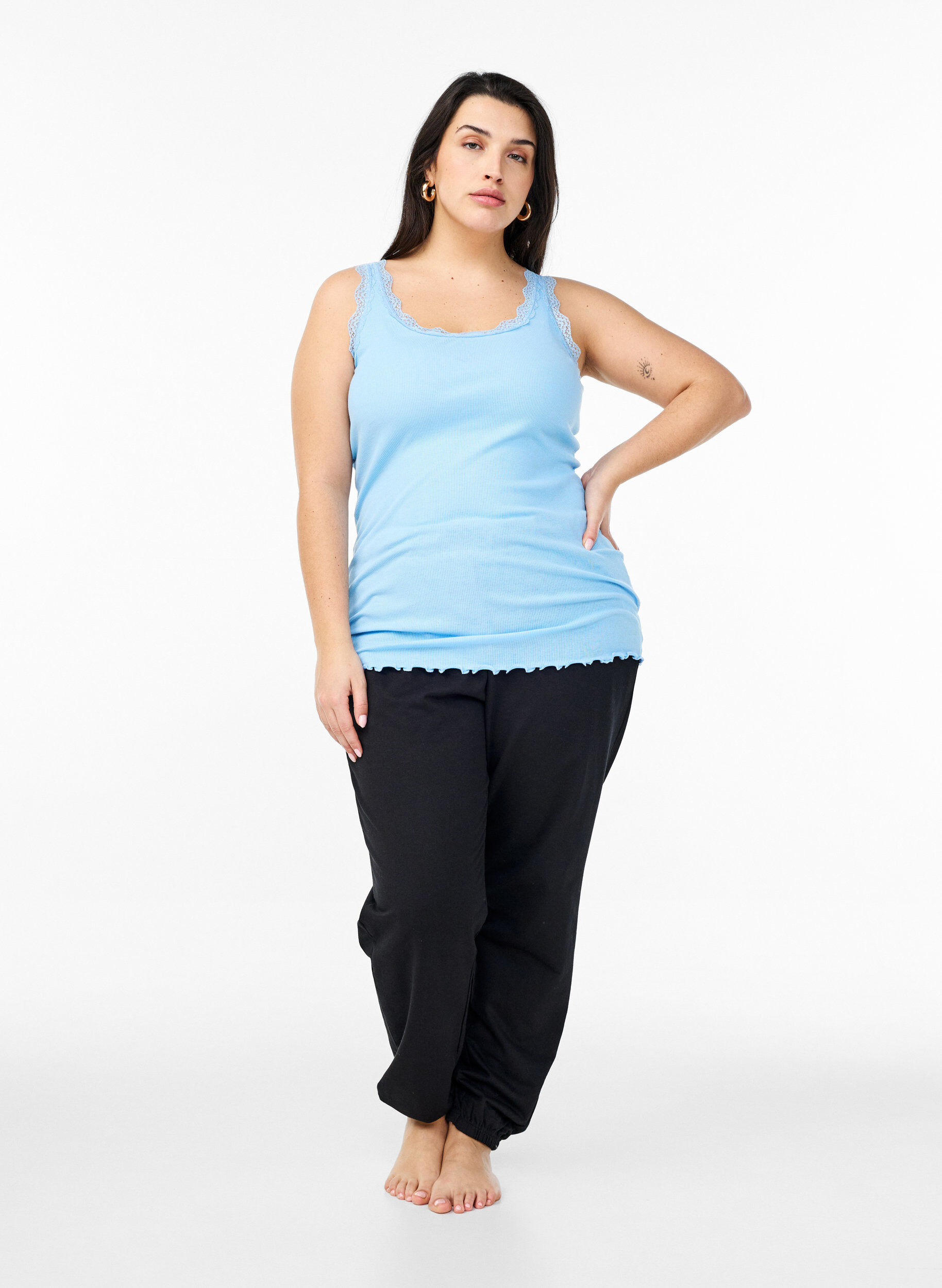 ZizziTop mit Spitzensaum, Blau, Model image number 1