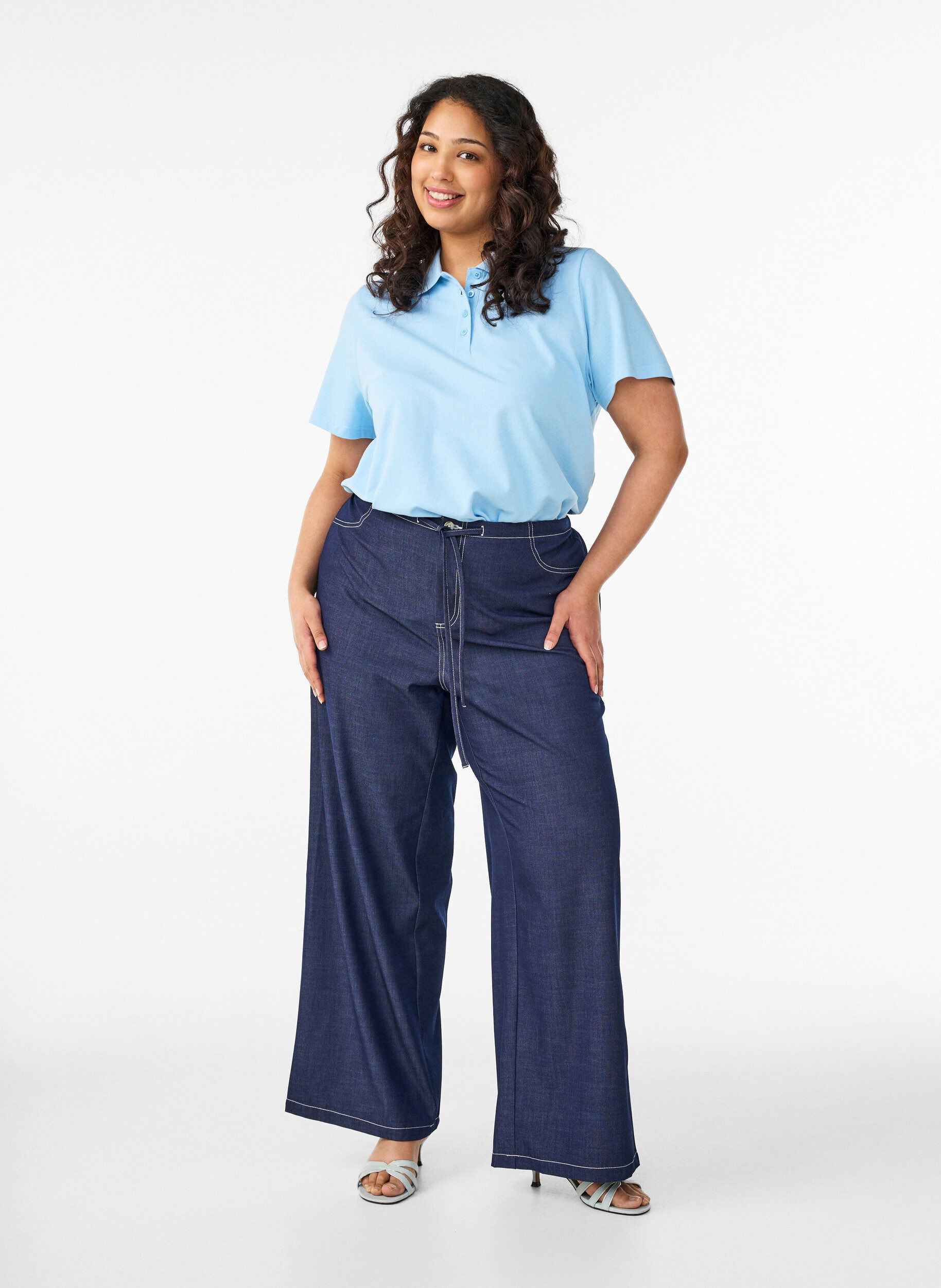 Zizzi Poloshirt mit kurzen &Auml;rmeln, Blau, Model image number 1