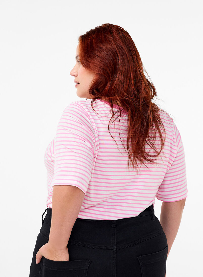 Gestreiftes T-Shirt aus Lyocell mit Rundhalsausschnitt, Rot, Model image number 2