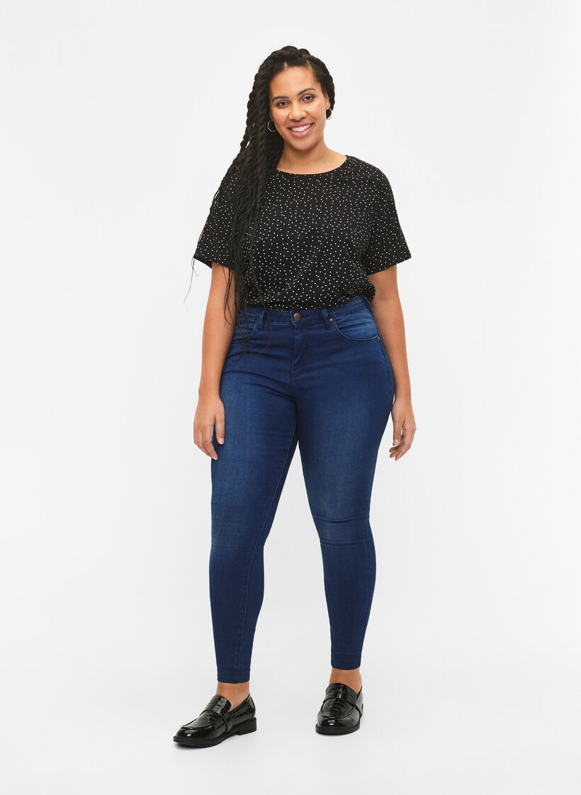 T-Shirt aus Bio-Baumwolle mit Punktmuster	, Schwarz, Model image number 1