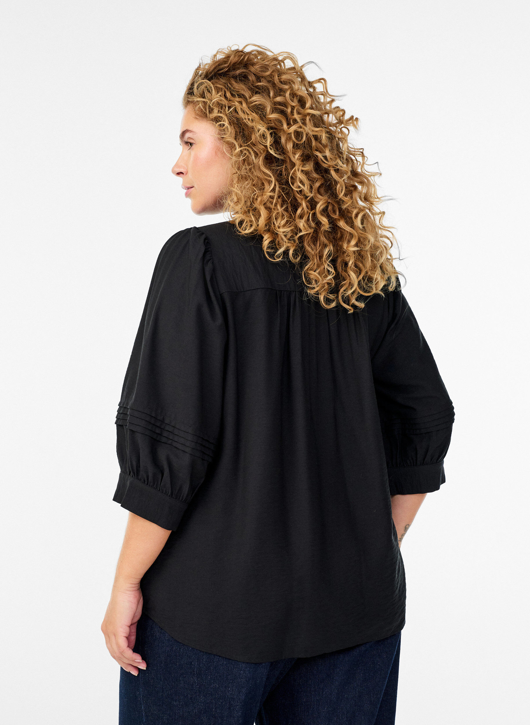 Zizzi Bluse mit 3/4-&Auml;rmeln und dekorativen Falten, Schwarz, Model image number 2