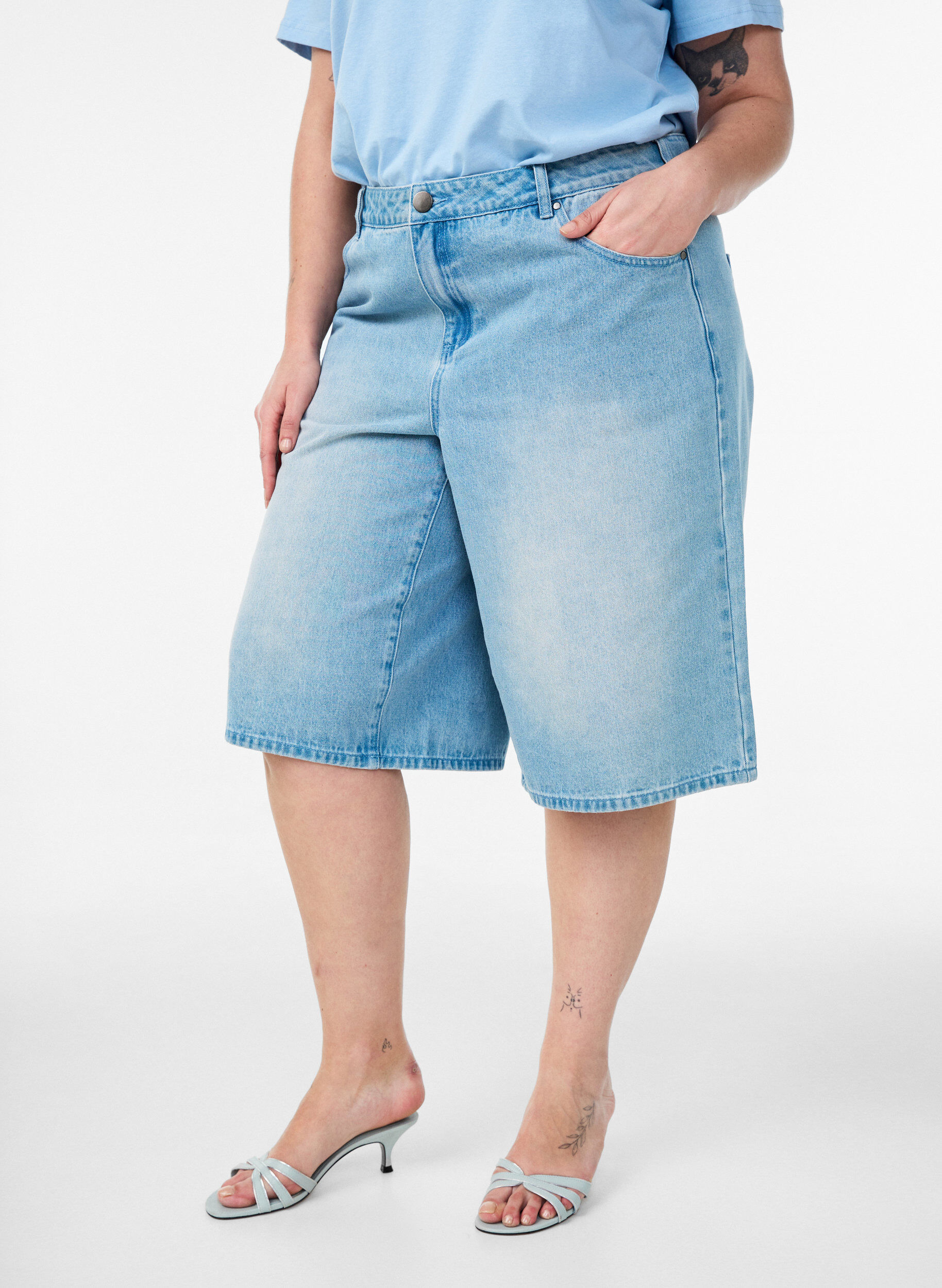 ZizziHoch taillierte Shorts aus Denim, Blau, Model image number 2
