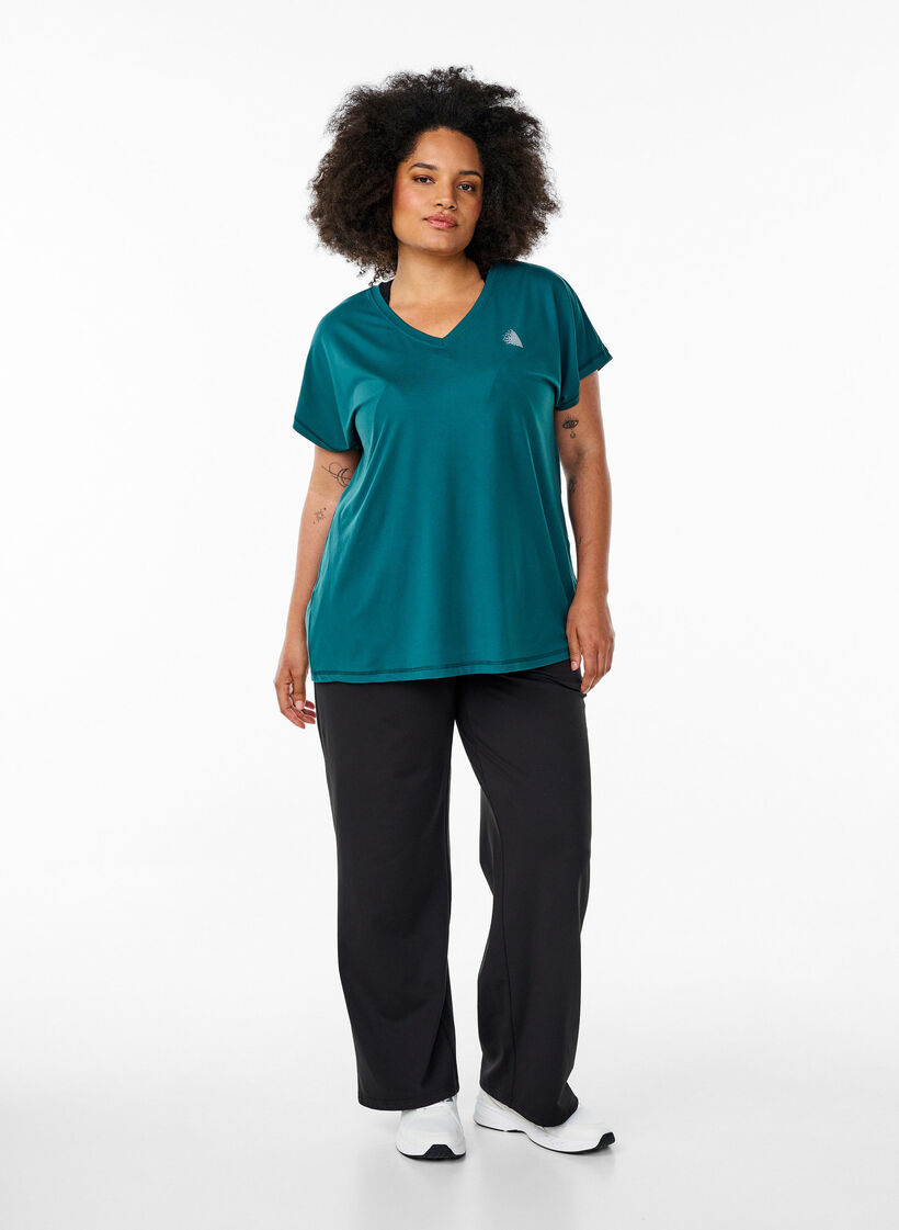 Lockeres Trainings-T-Shirt mit V-Ausschnitt, Gr&uuml;n, Model image number 1