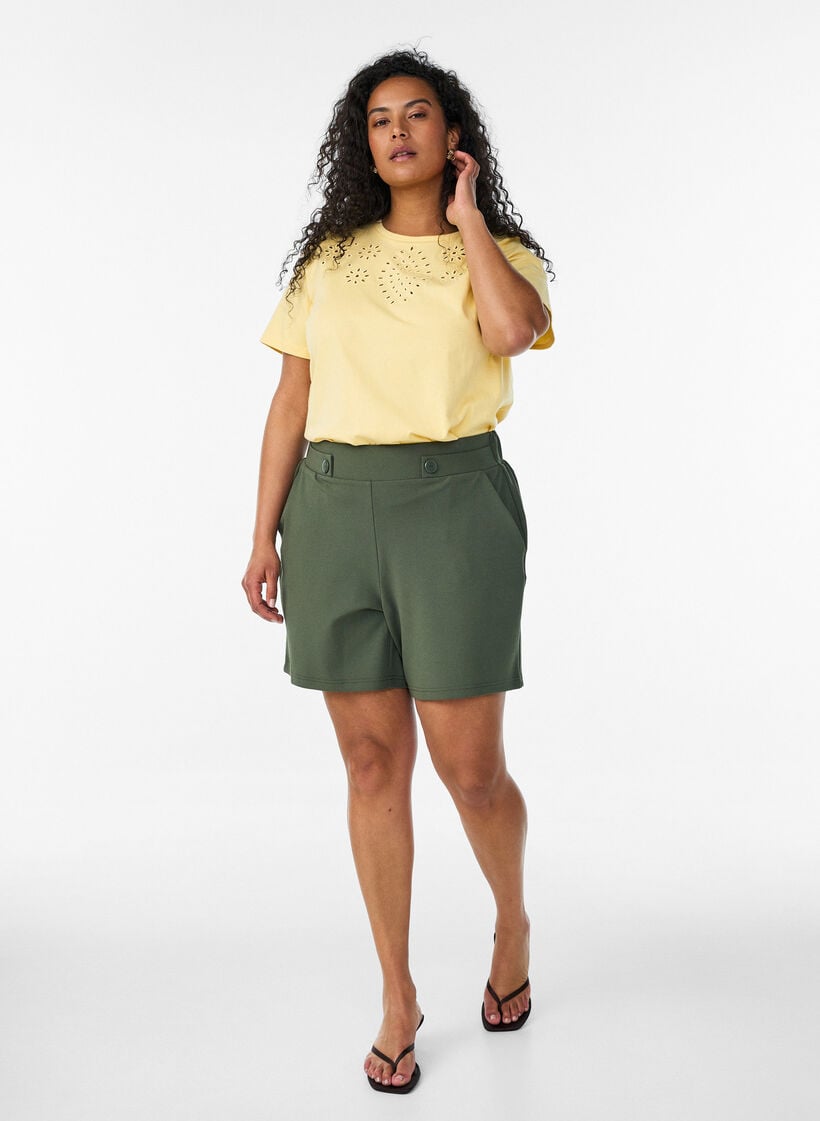 T-Shirt aus Bio-Baumwolle mit Lochstickerei, Gelb, Model image number 1