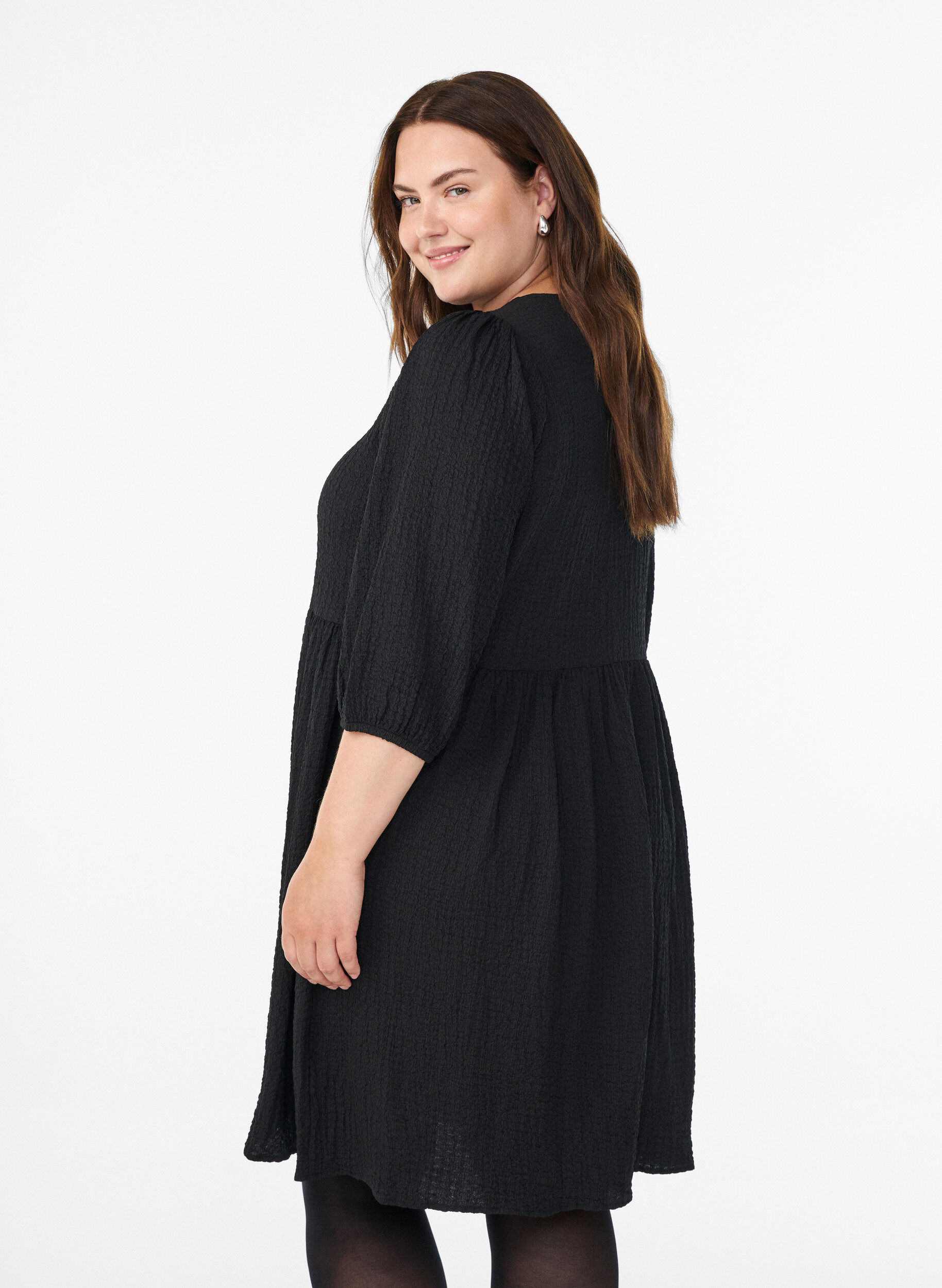 Zizzi FLASH - Kurzes Kleid aus strukturiertem Stoff mit 3/4-&Auml;rmeln, Schwarz, Model image number 2