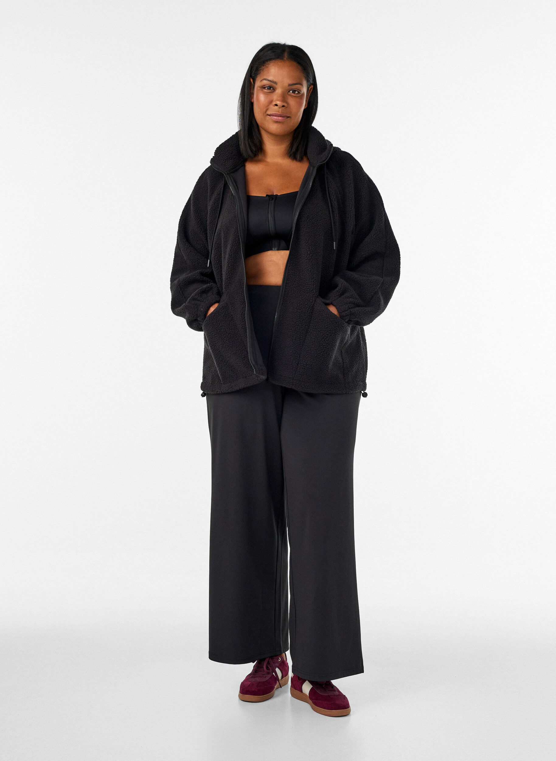 ZizziTeddyjacke mit Kapuze und Rei&szlig;verschluss, Schwarz, Model image number 1