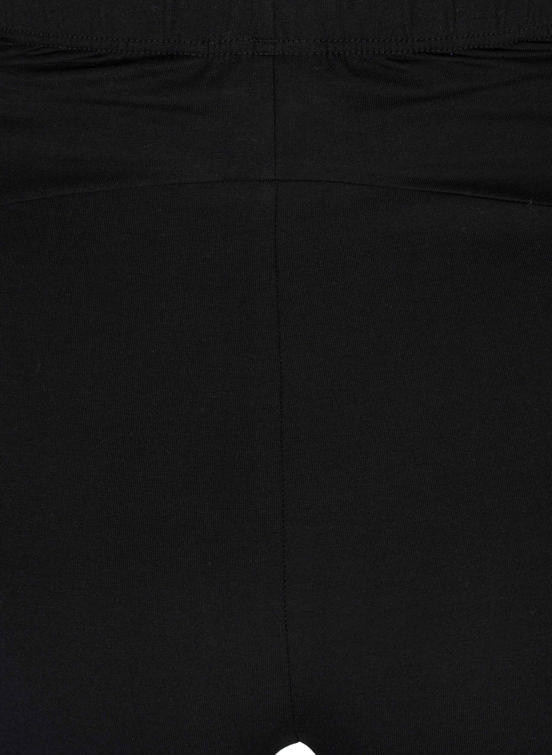 Zizzi Eng anliegende Umstandsshorts aus Baumwolle, Schwarz, Packshot image number 3