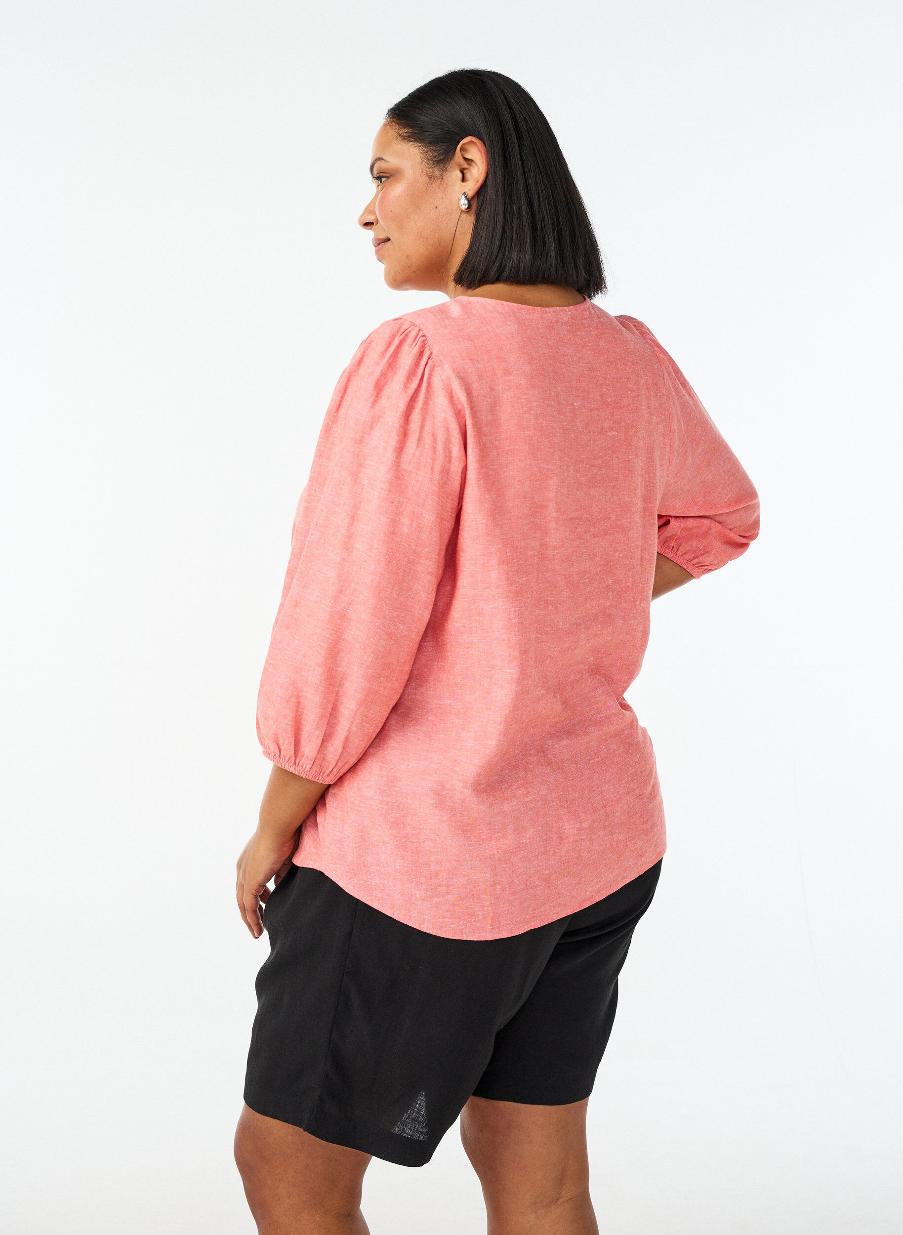 Zizzi Hoch taillierte Shorts aus Leinen und Viskose, Schwarz, Model image number 2